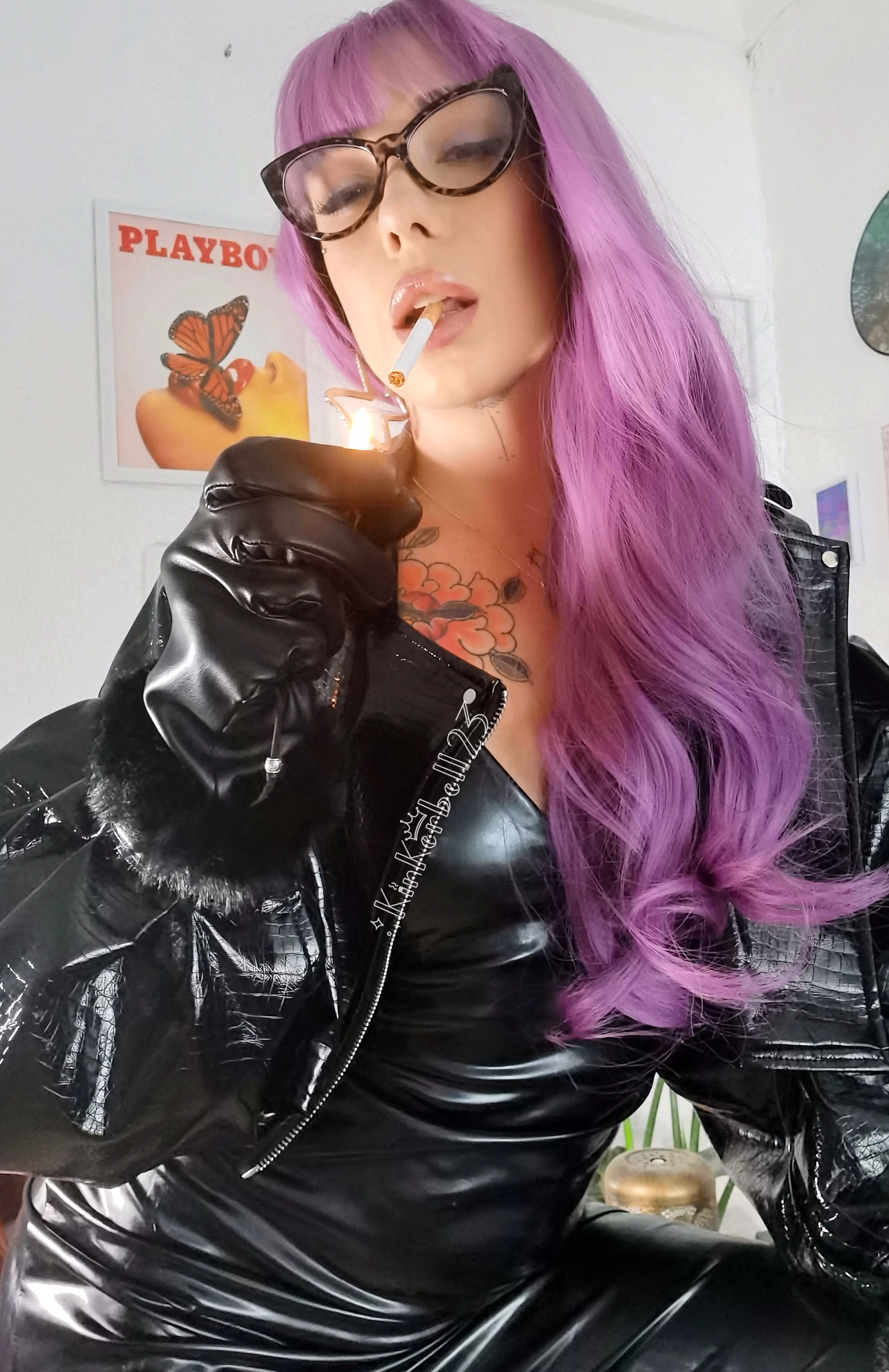 Do you like watching women smoke in all Leather?