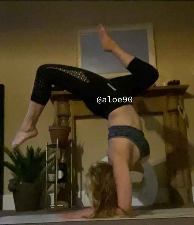 Forearm stand practise baby… progression 🌱🙏