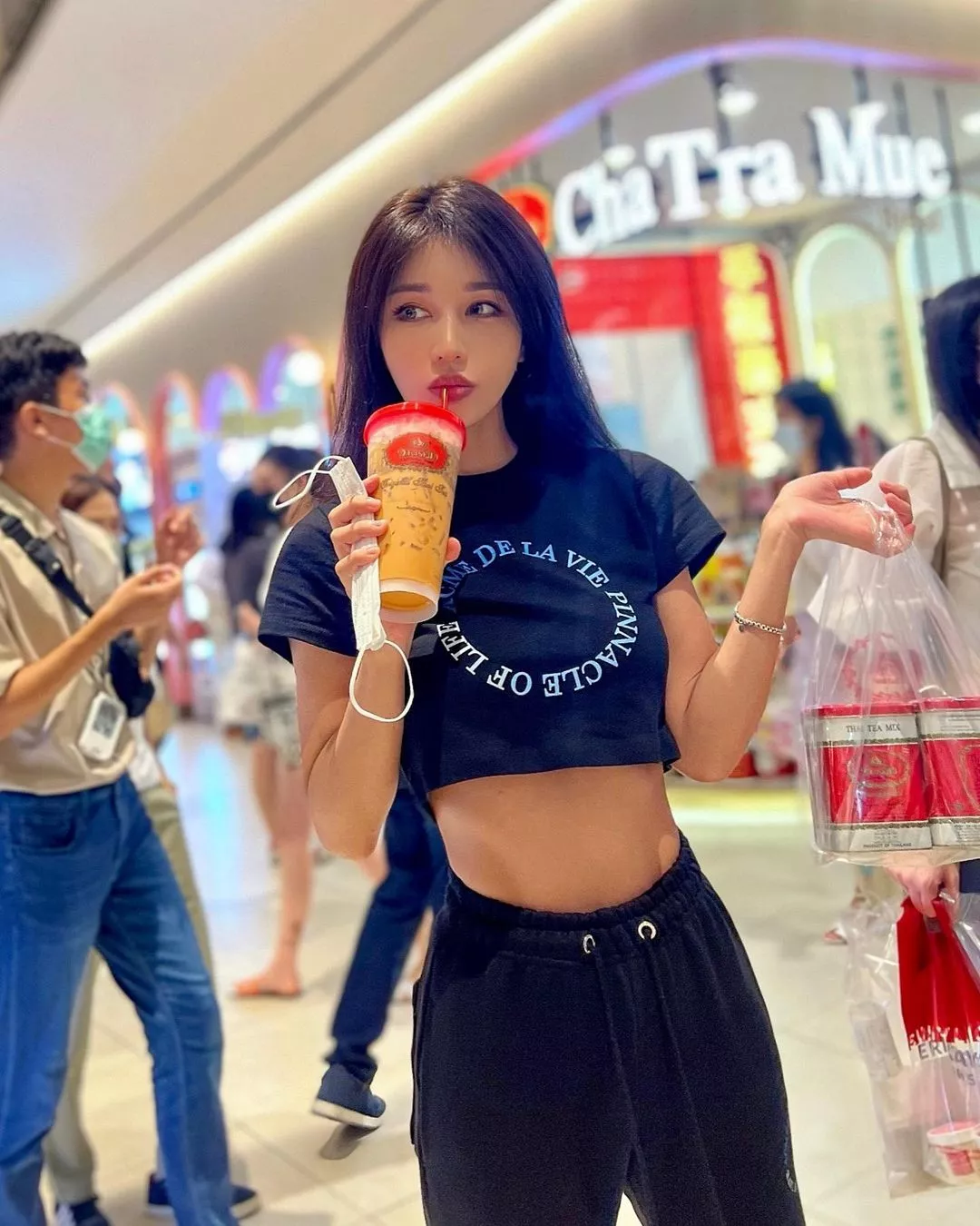 Asian midriff