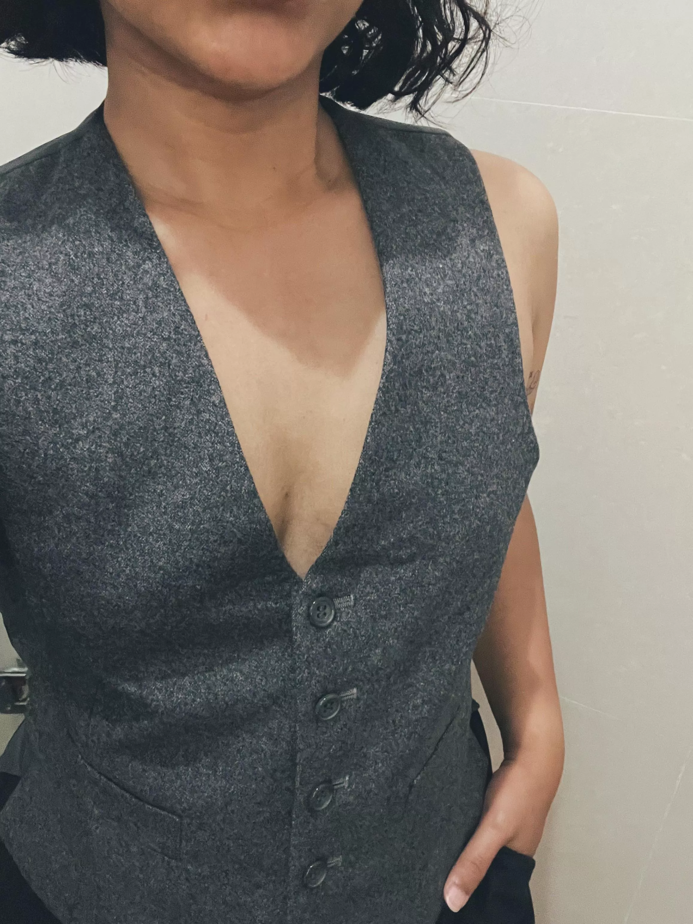 I just want to show off my new vest ðŸ’– [F]