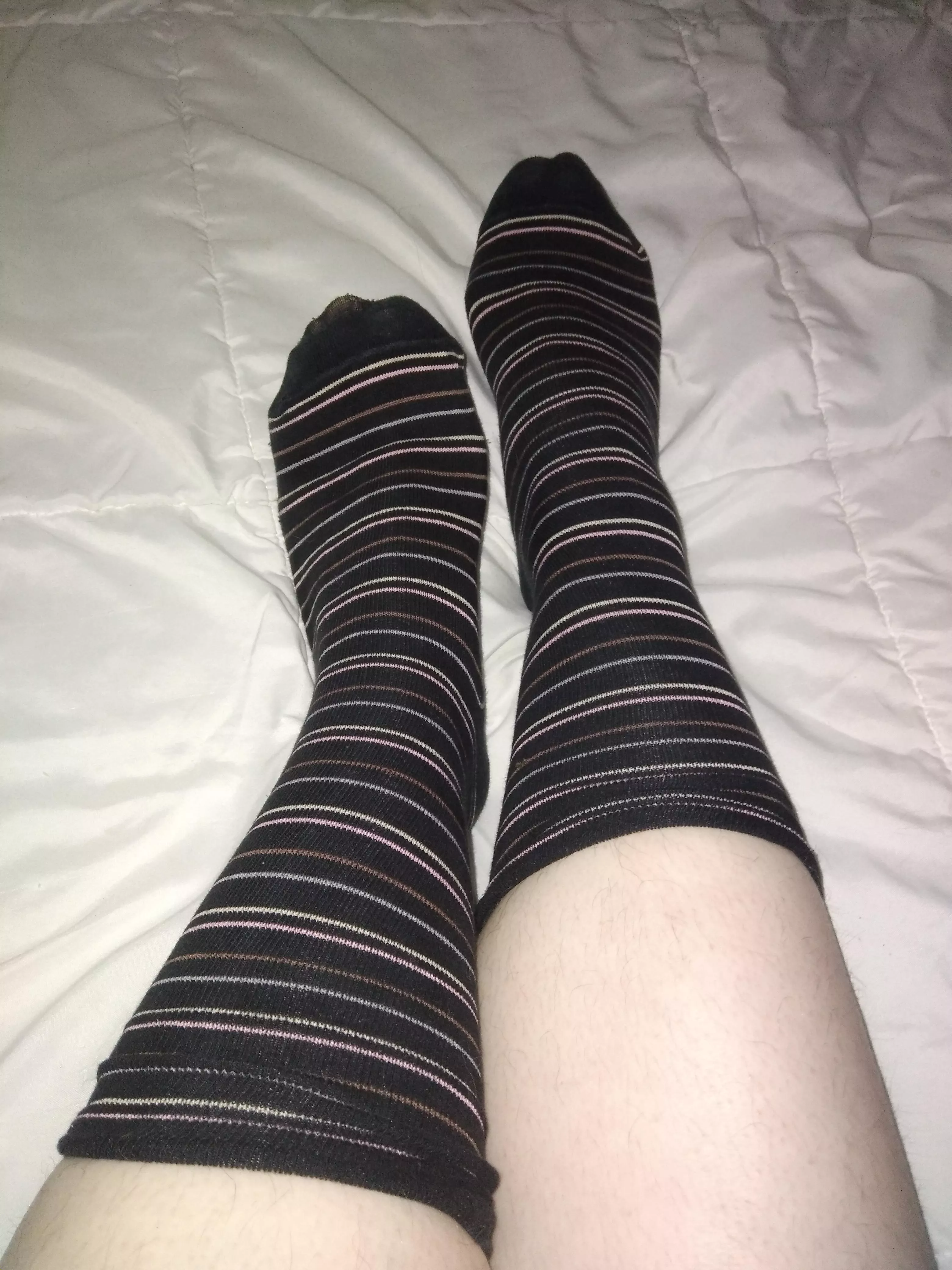 [Selling] Cum worship my sexy milf feet! Custom content and sock wears! Fetish friendly add ons available!