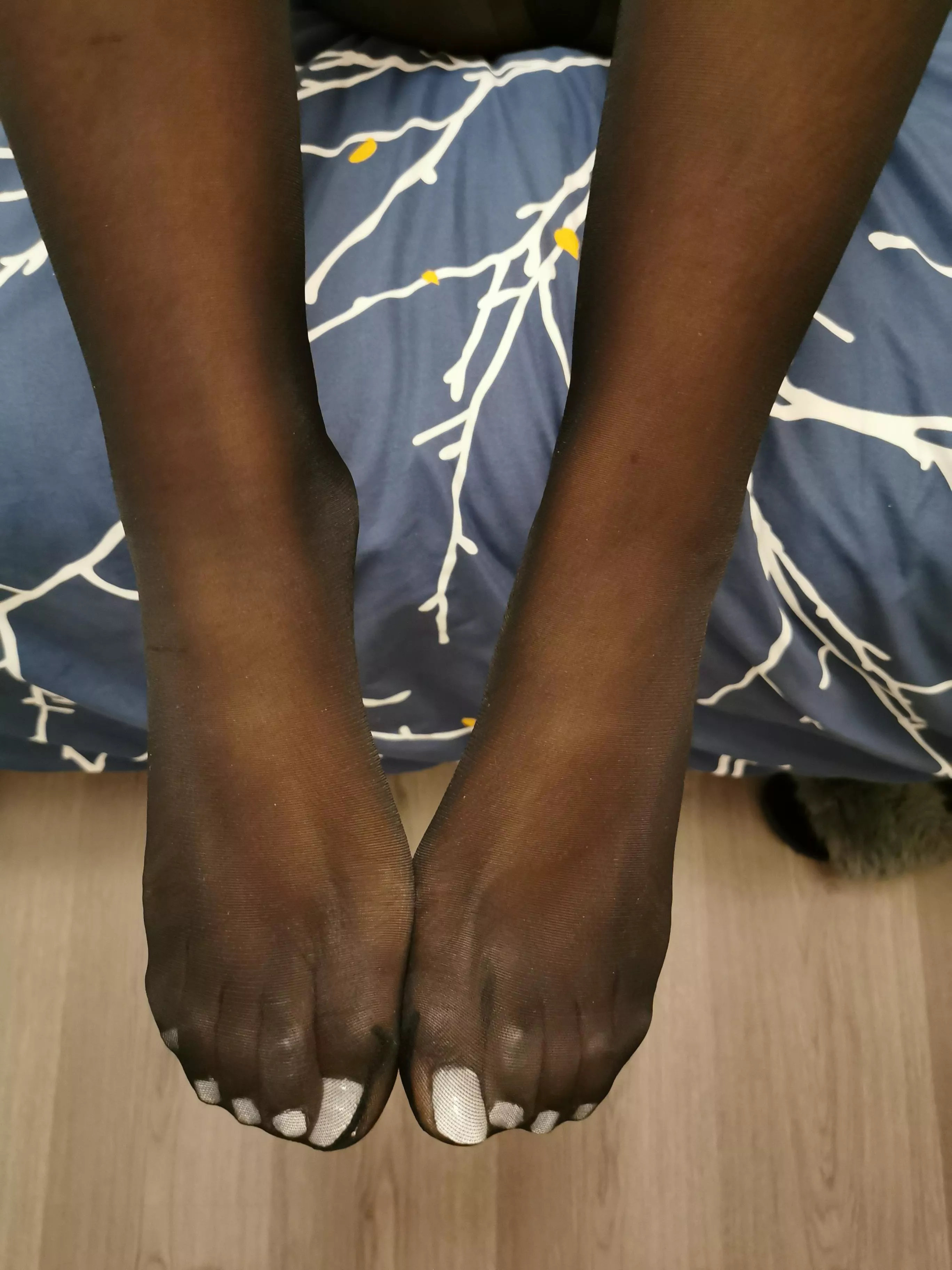 do you like my ebony feet ?