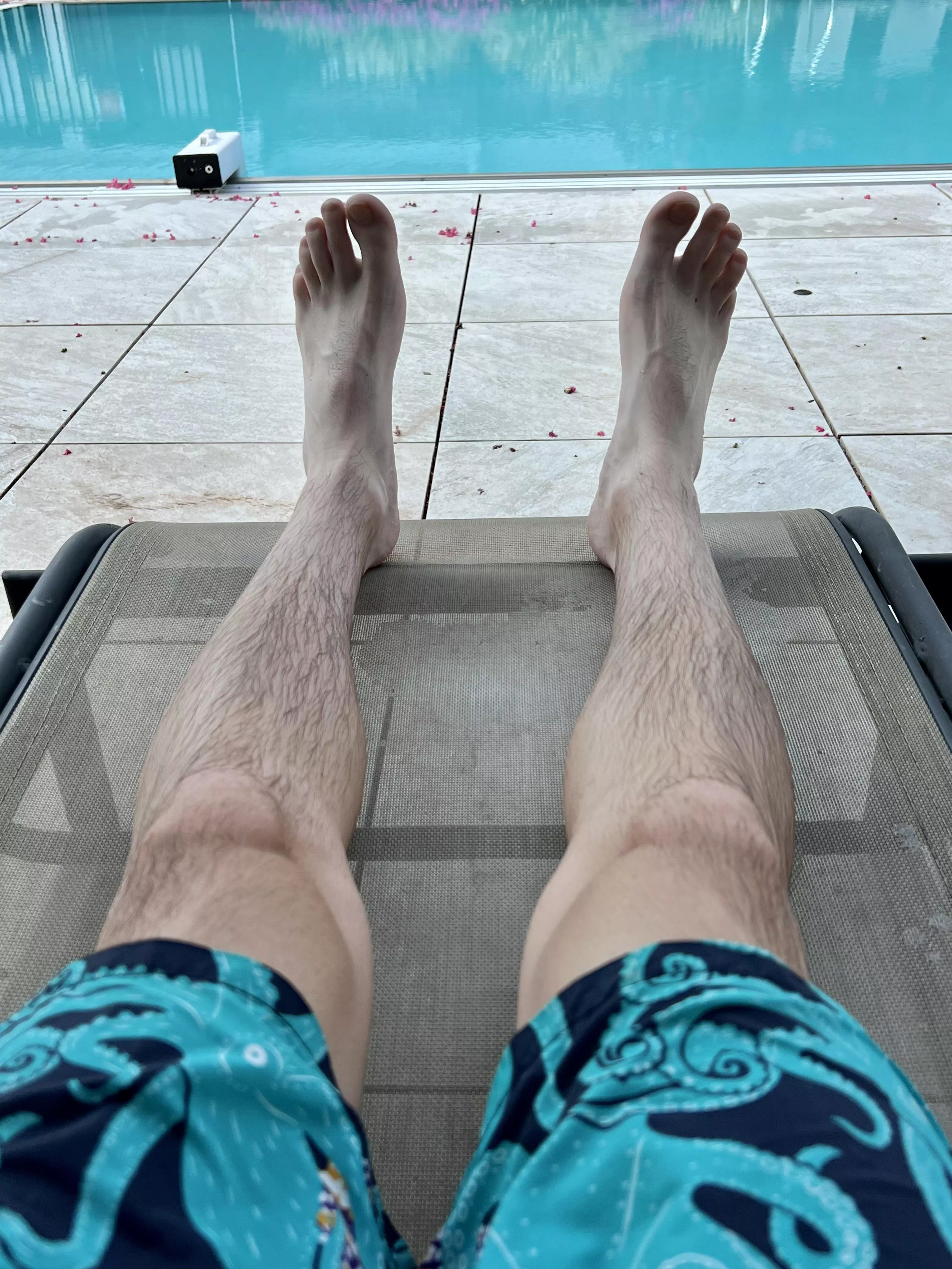 Pool feet 🦶🏻