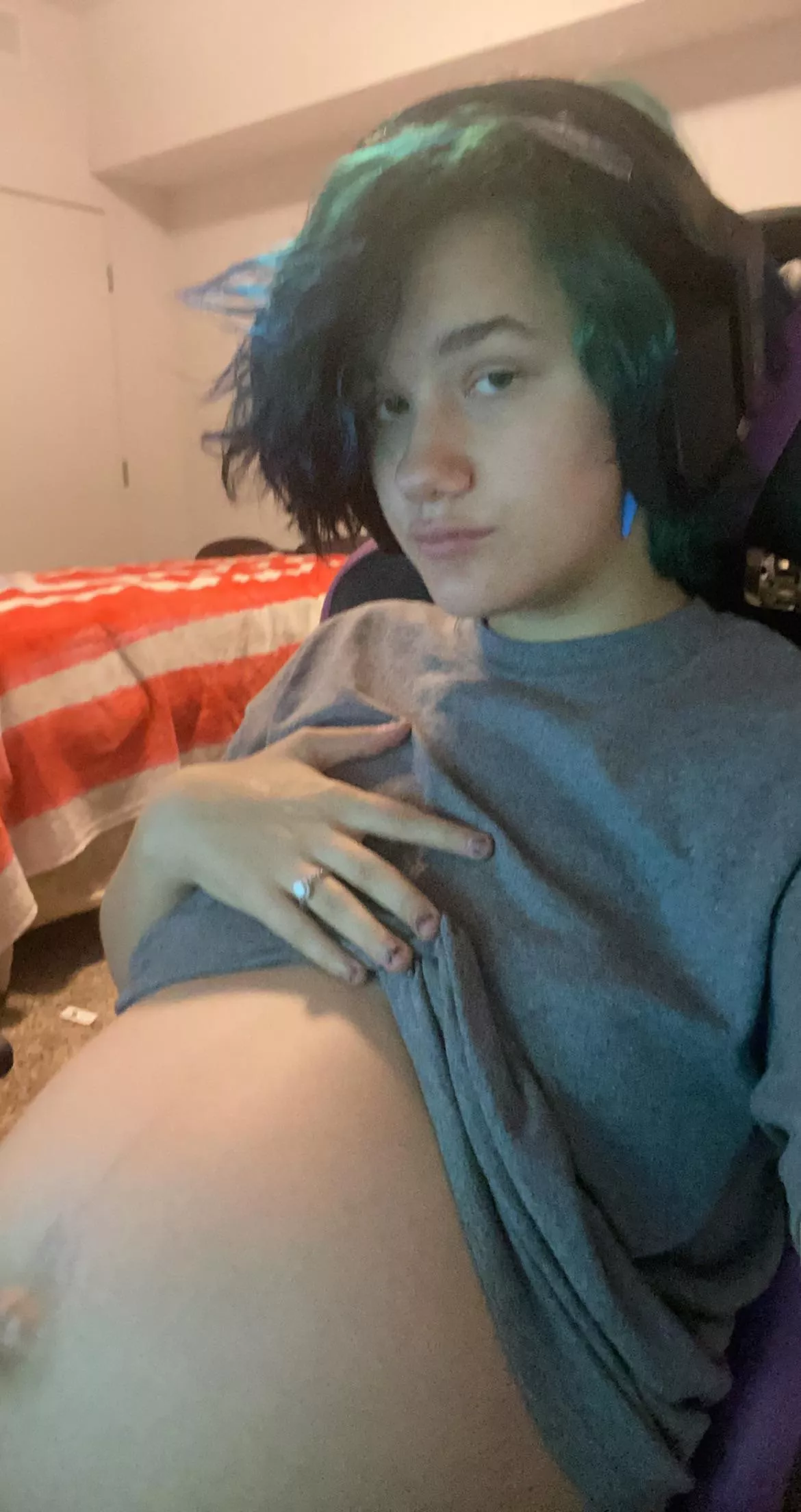 Pregnant gamer girl