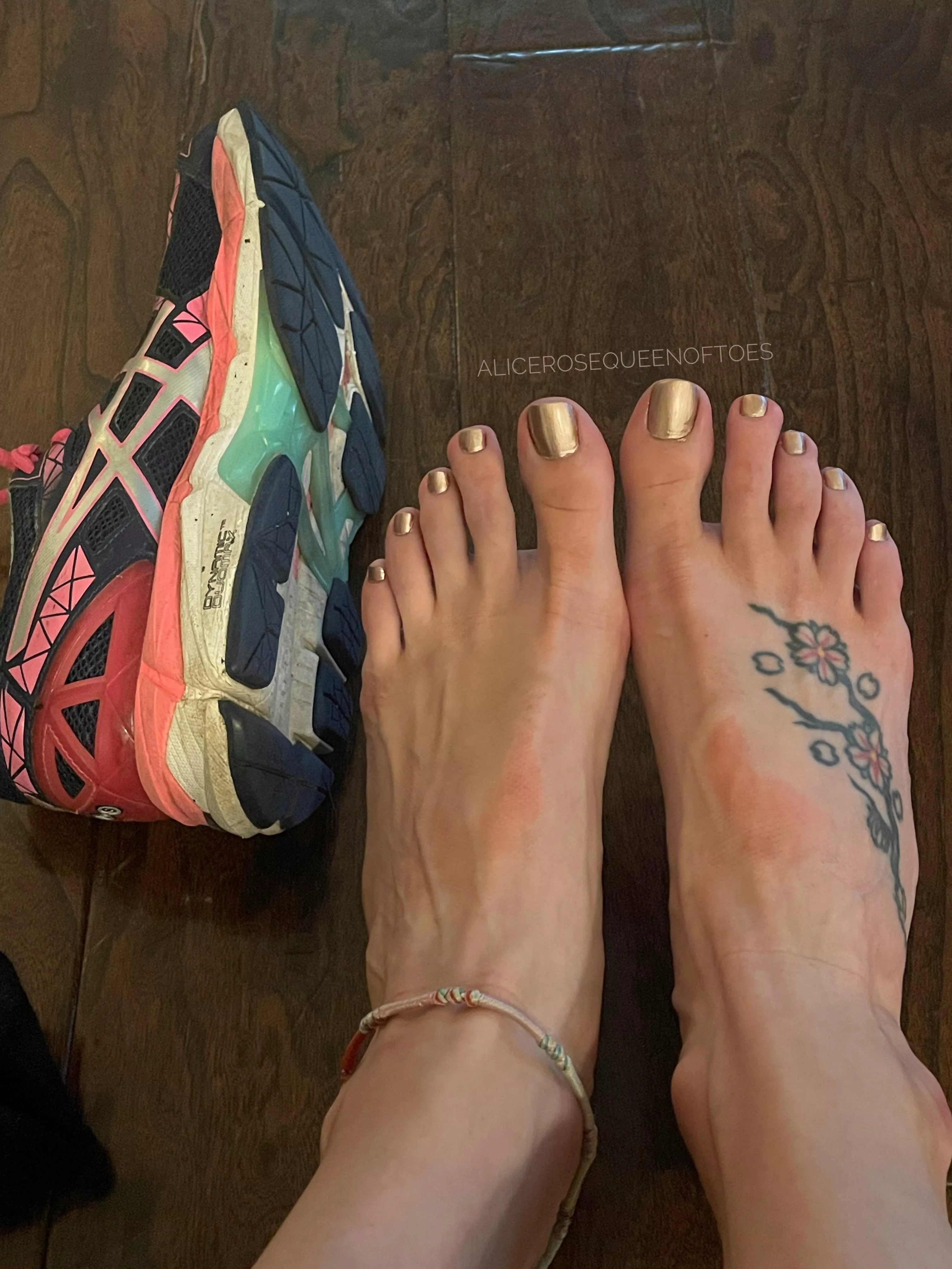 Would you still kiss my feet even though they may be a tad sweaty from a 2 mile run? 🤔