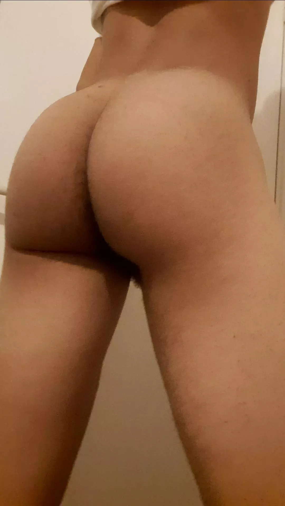 18y Yoga ass with tan line. Enjoy!