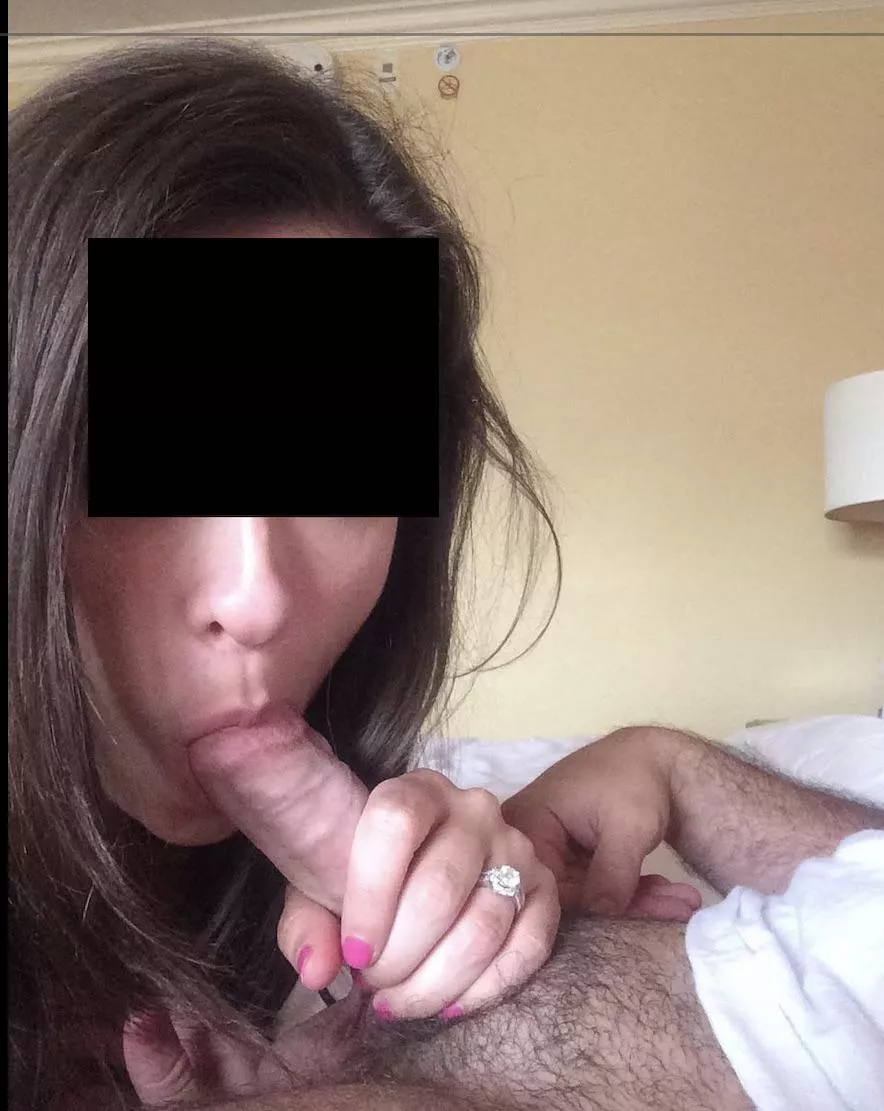 30s wife loves sucking cock