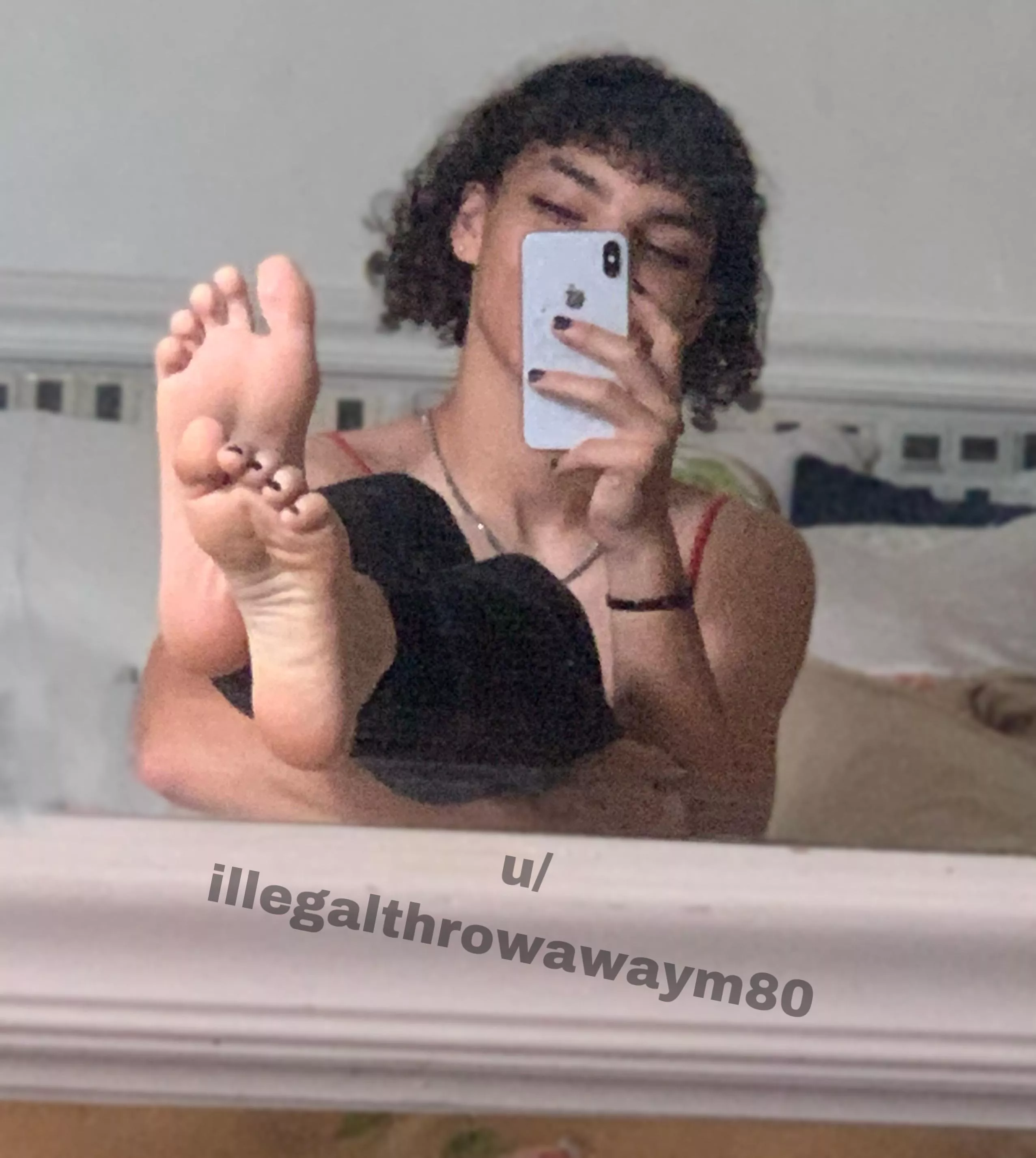 Do you enjoy these goth girl toes?