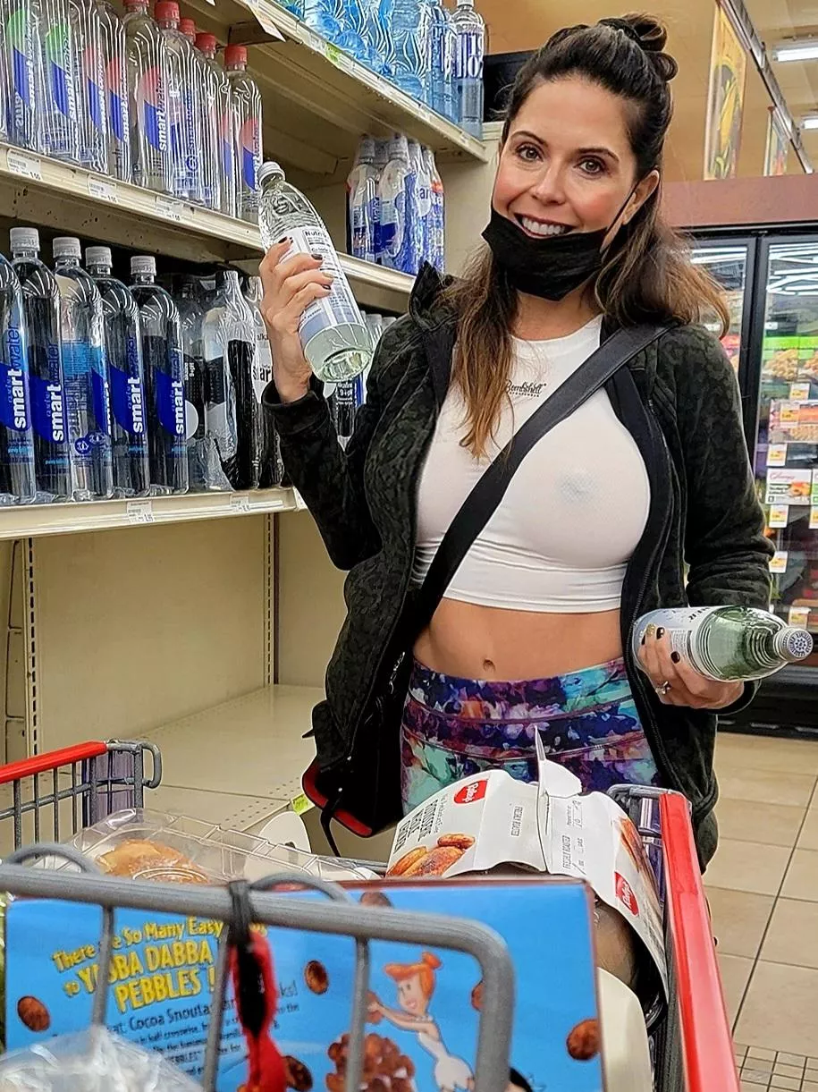 just a mom out grocery shopping (46F)