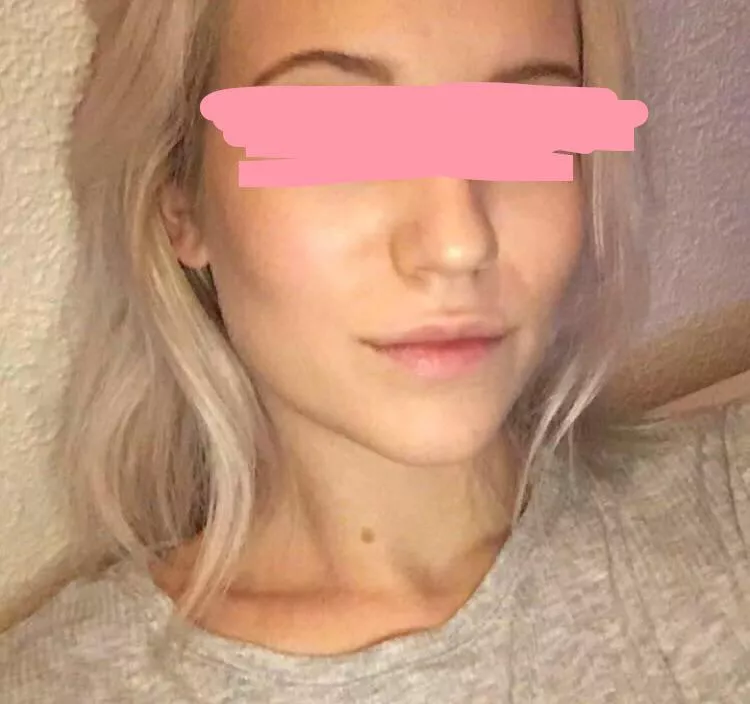 What do the real men of Reddit think about my girl? I want to discuss her and her pictures. You need to be literate and able to hold a normal conversation. An eye for detail and an imaginative mind is also key. Slower build up is preferred. Hit me up for