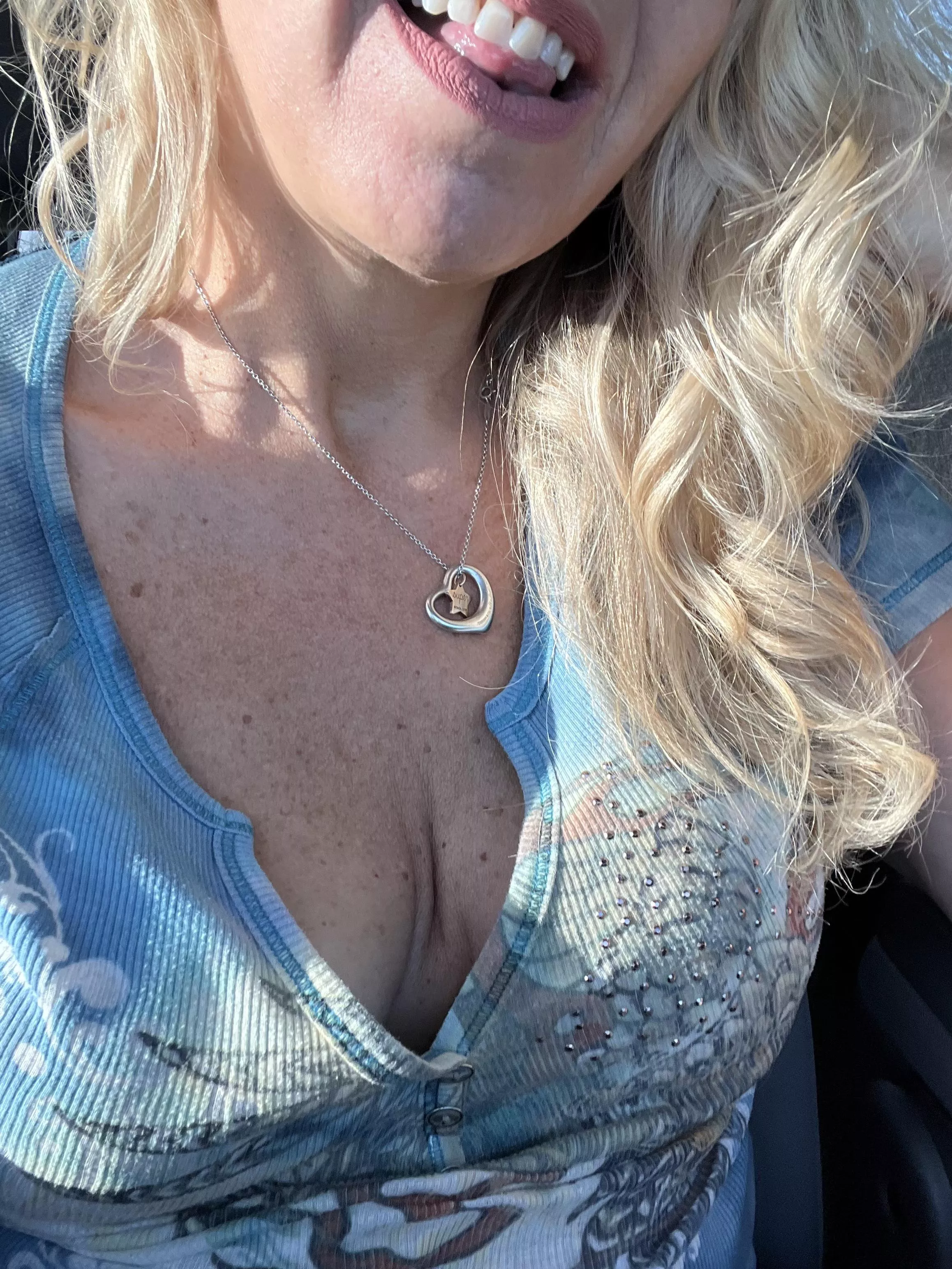 Who wants a Blonde Milf😛