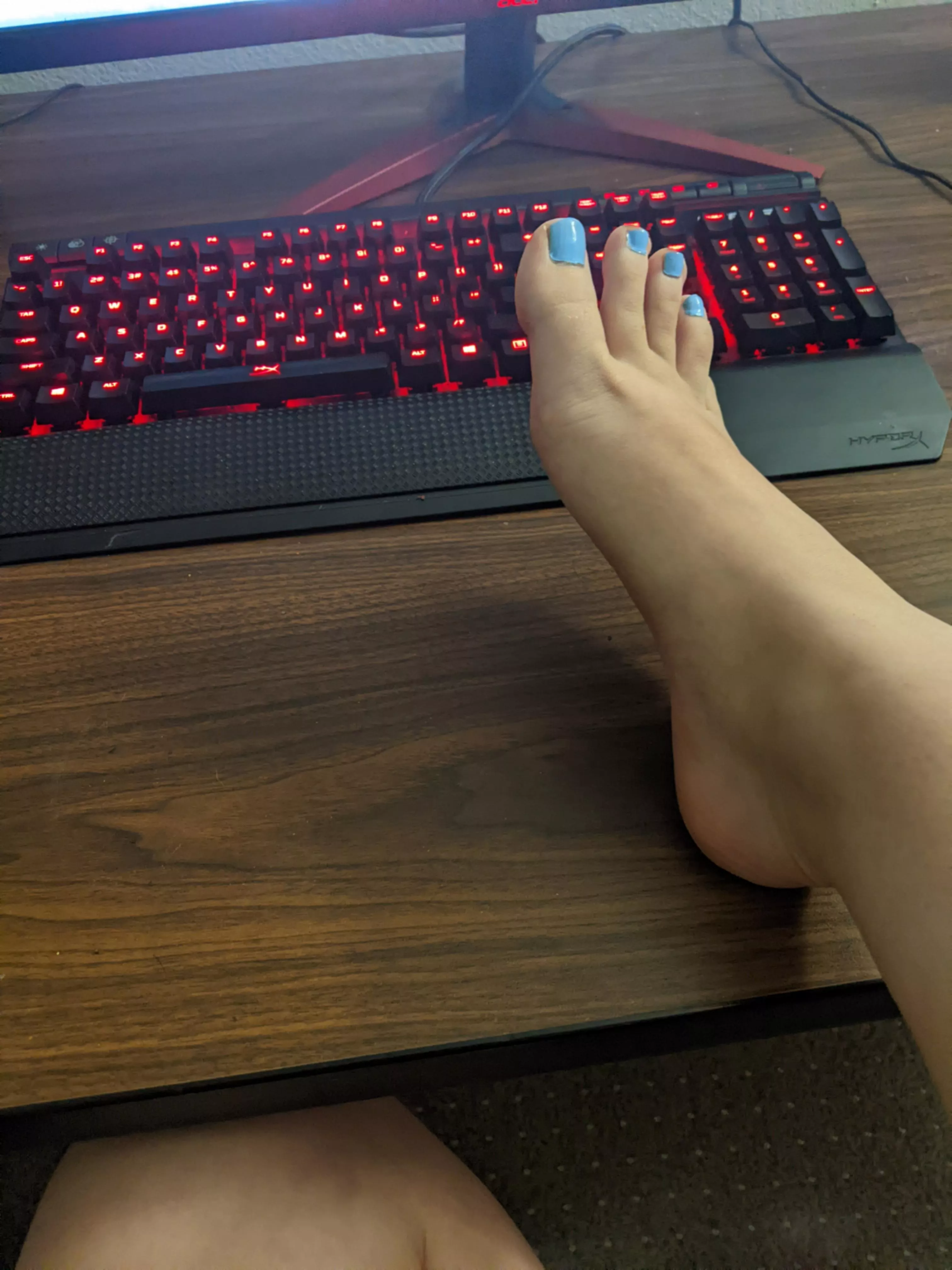 Calling my gamer foot lovers ðŸ’™ðŸ‘£