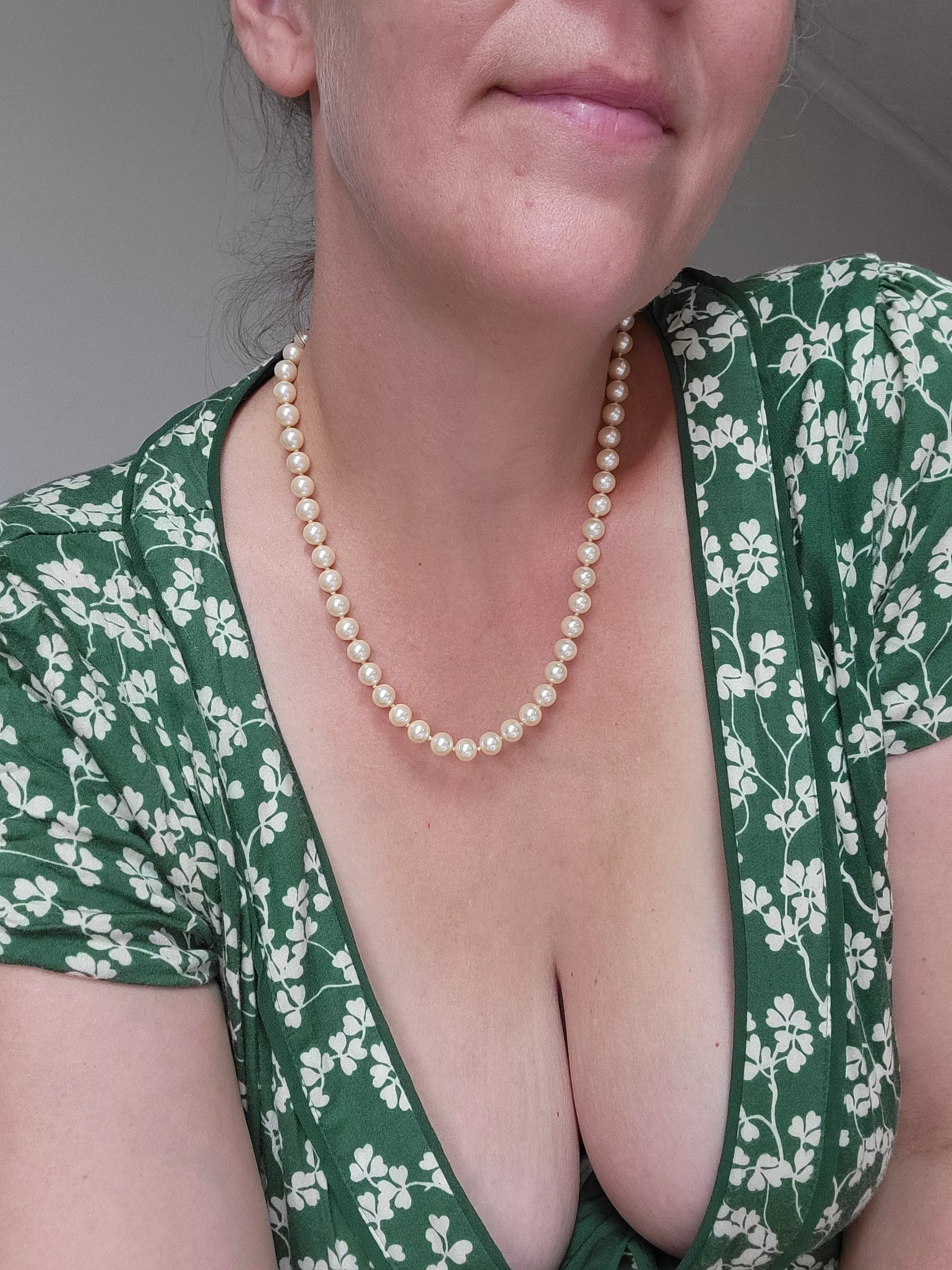 Do you like my pearl necklace?