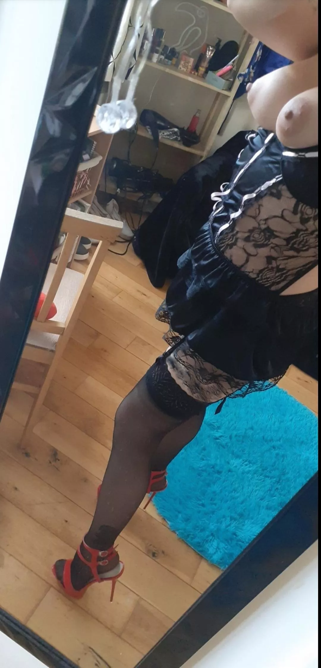 I love this outfit, please bend me over and [f]uck me in it...