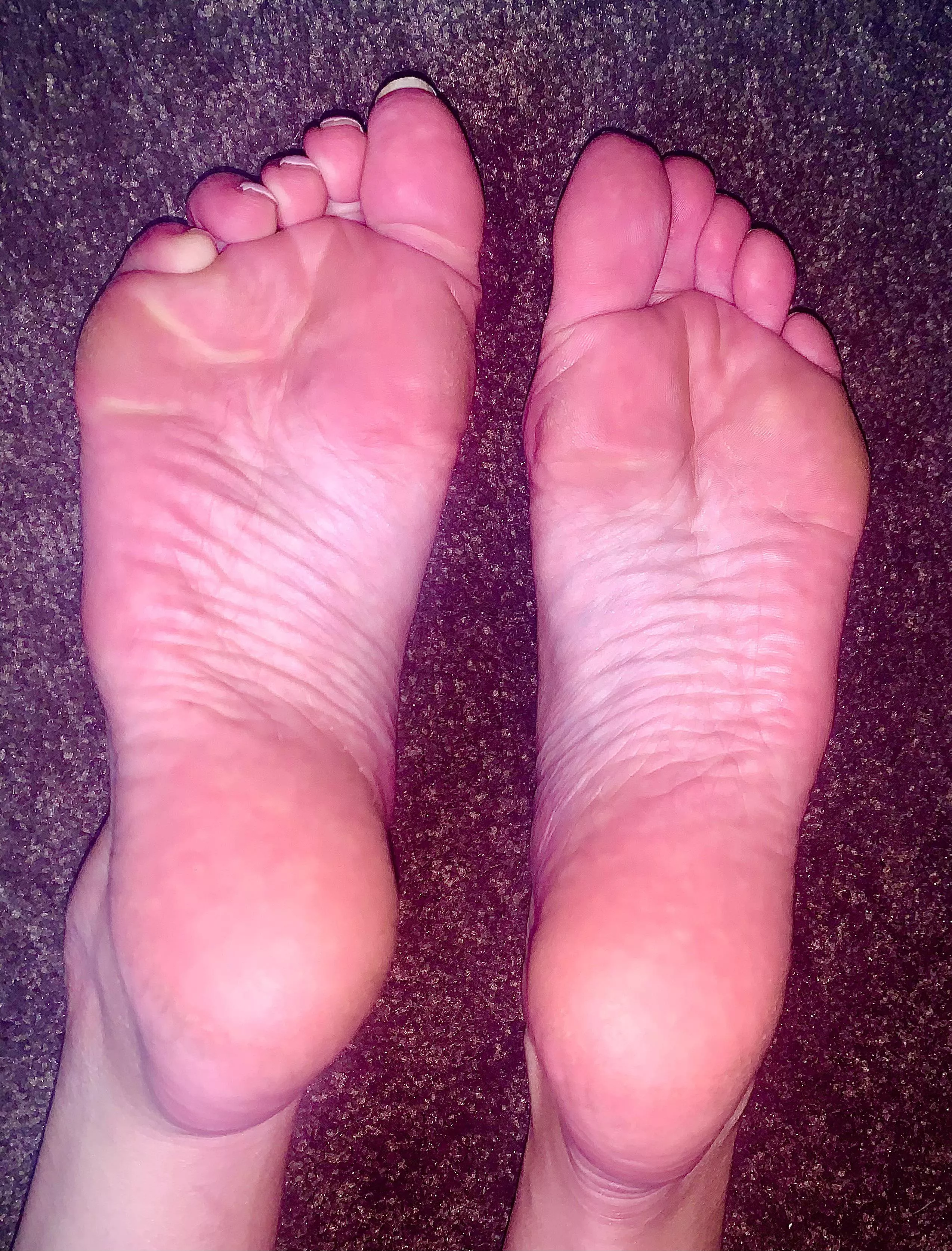 I hope you like my wrinkly pink soles ;)