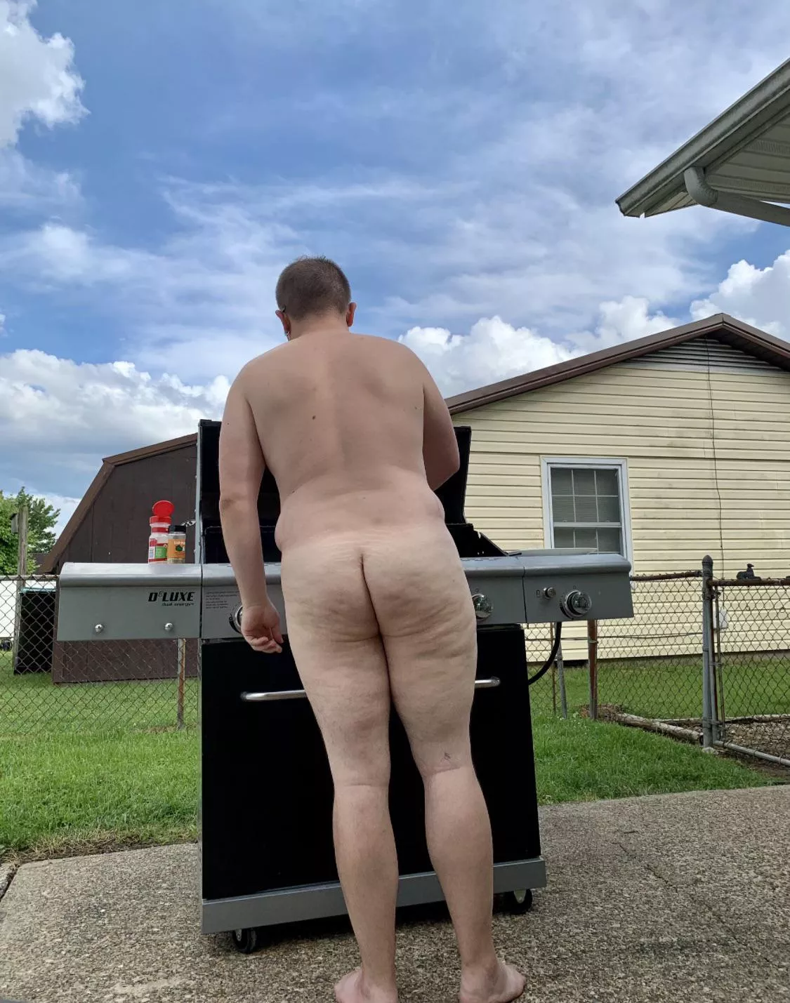 Just doing so[m]e nude grilling!