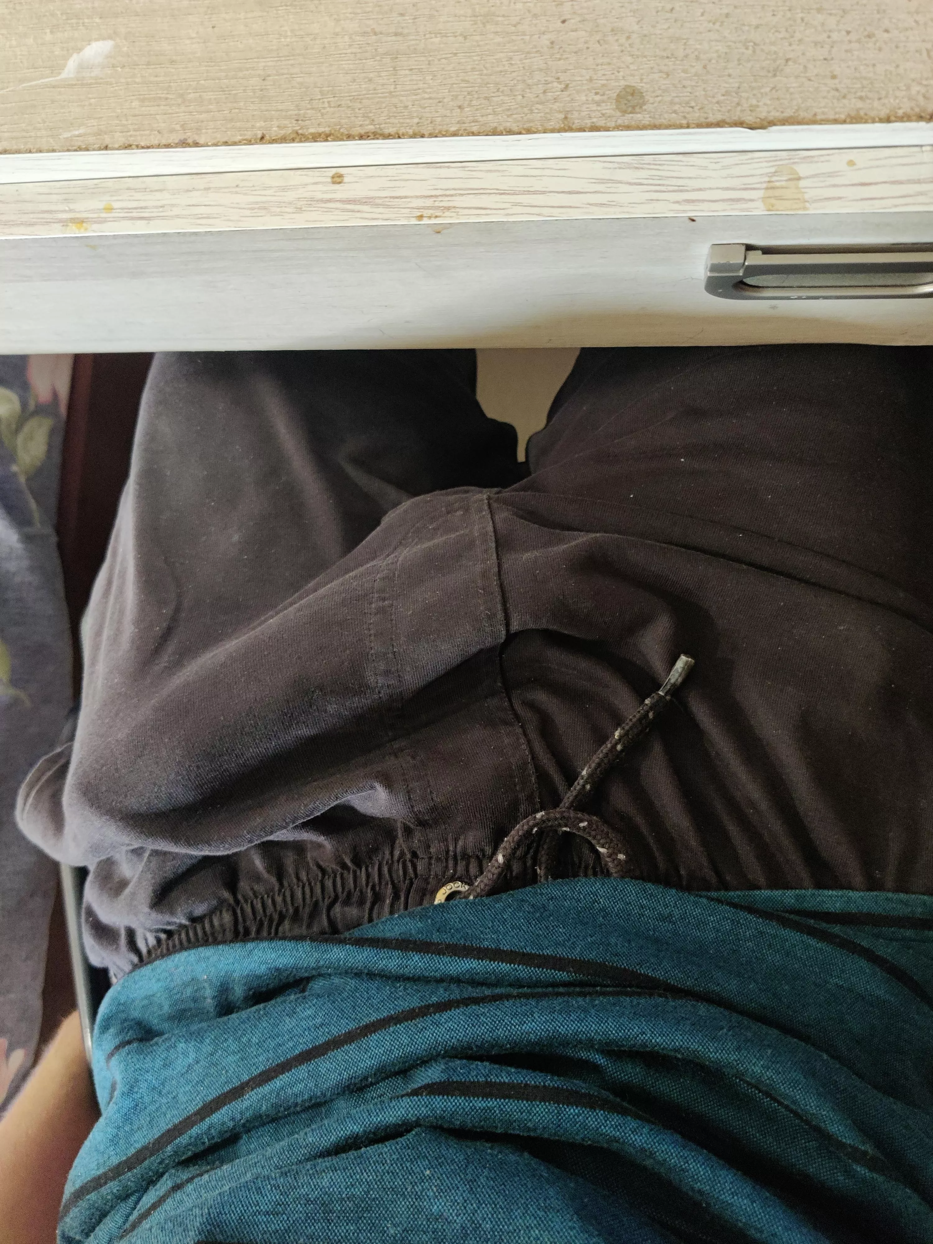 Need some help under the desk (19)