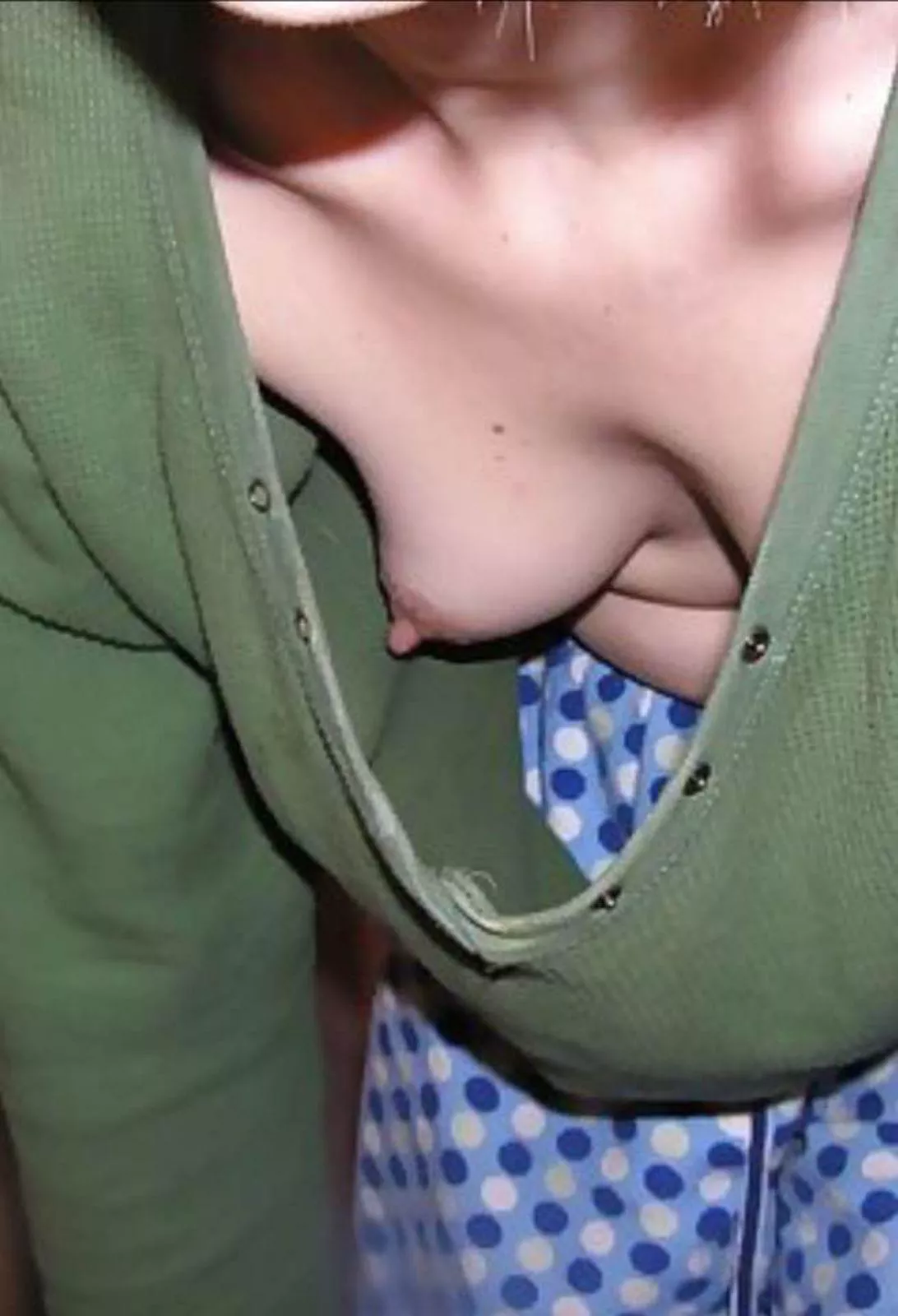 THIS is a downblowse (not OC). Just flashing your titties on purpose isn’t lol.