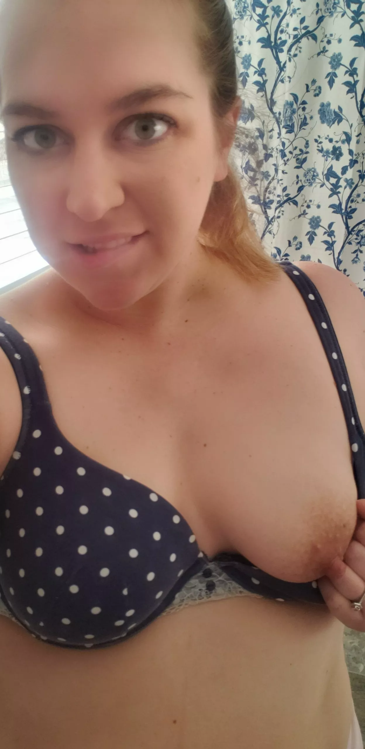 tittie to start the day!