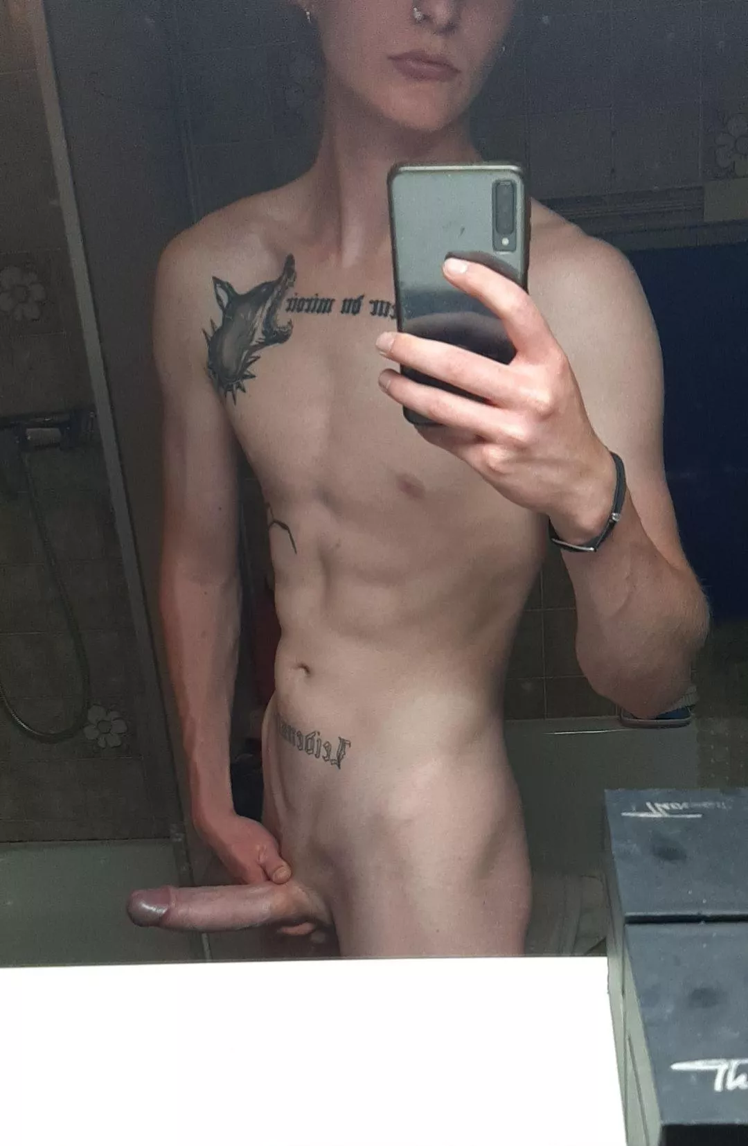 (19,6'4) searching for a sub twink/femboy