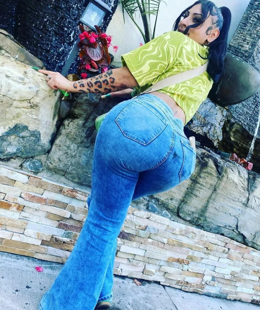 bolted booty with jeans on