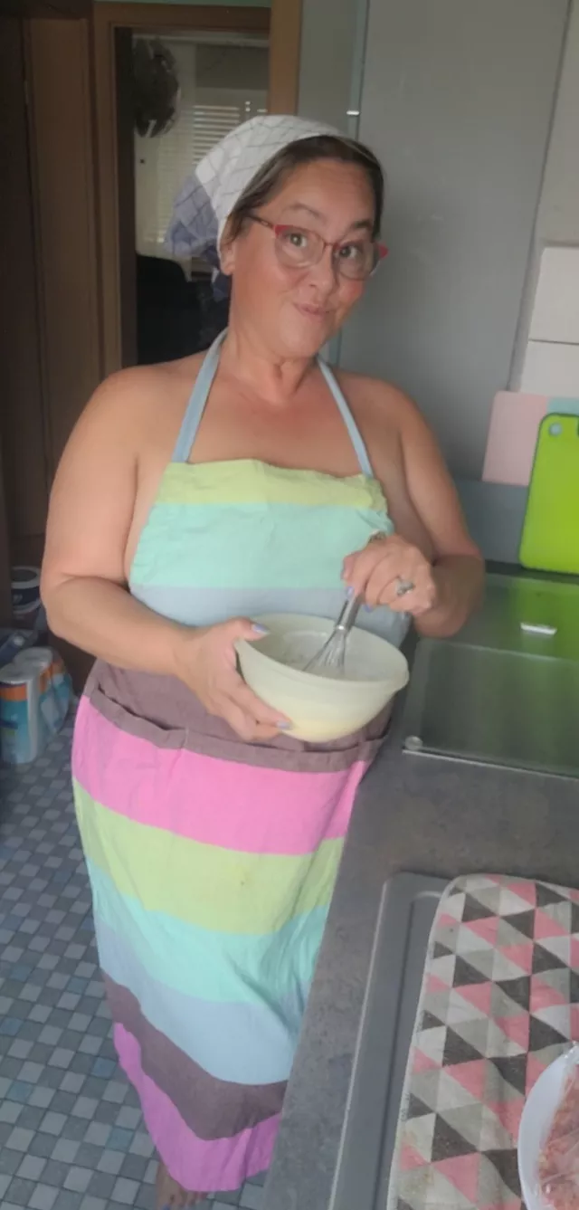 Do you like cooking female MILFS? ðŸ˜‹