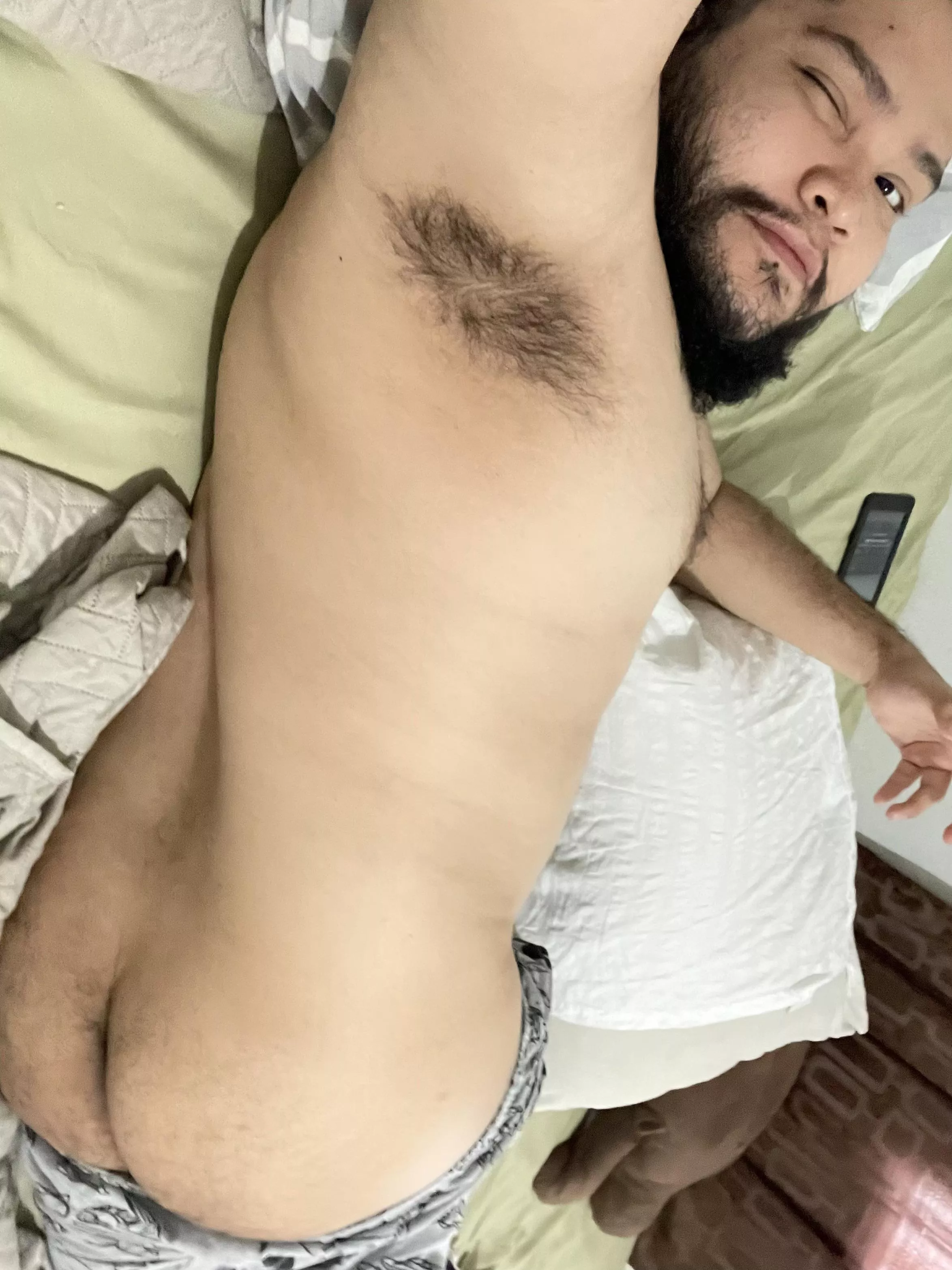 Hairy gamer pit and some ass 😉