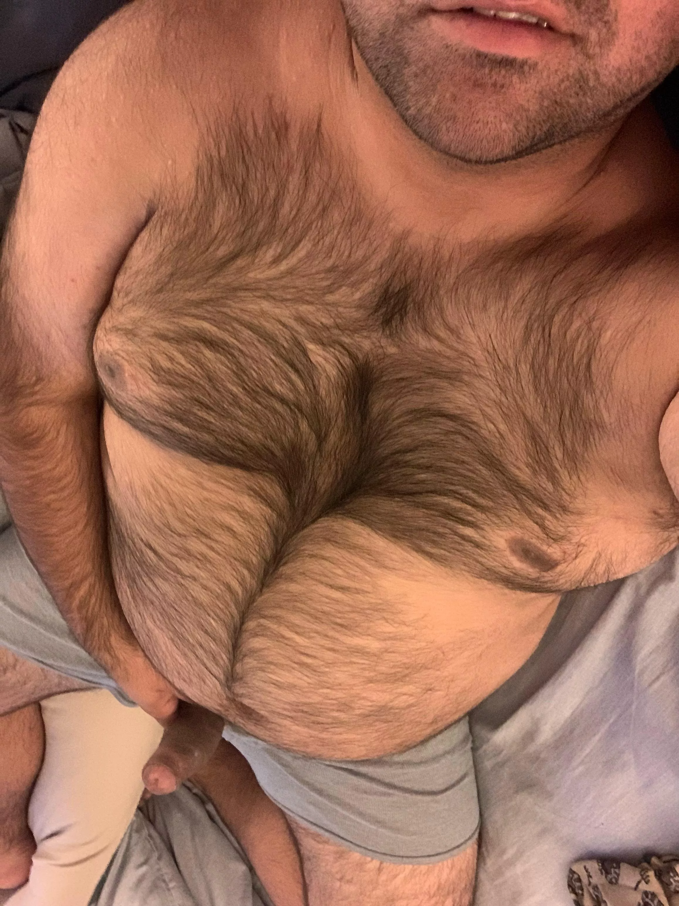 Hairy uncut bear horny for all ;)