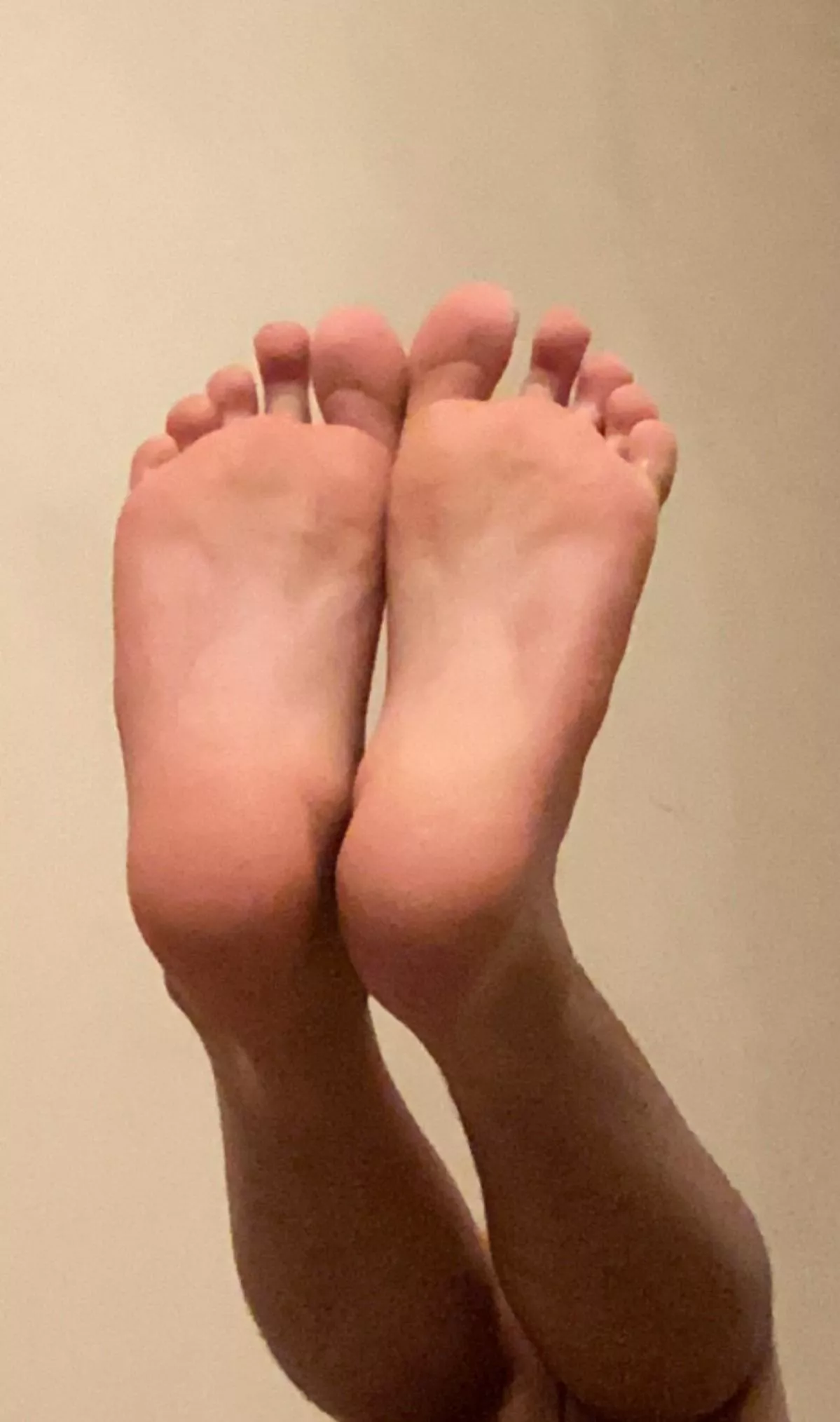 My first foot pic, hopes it’s good 👉👈