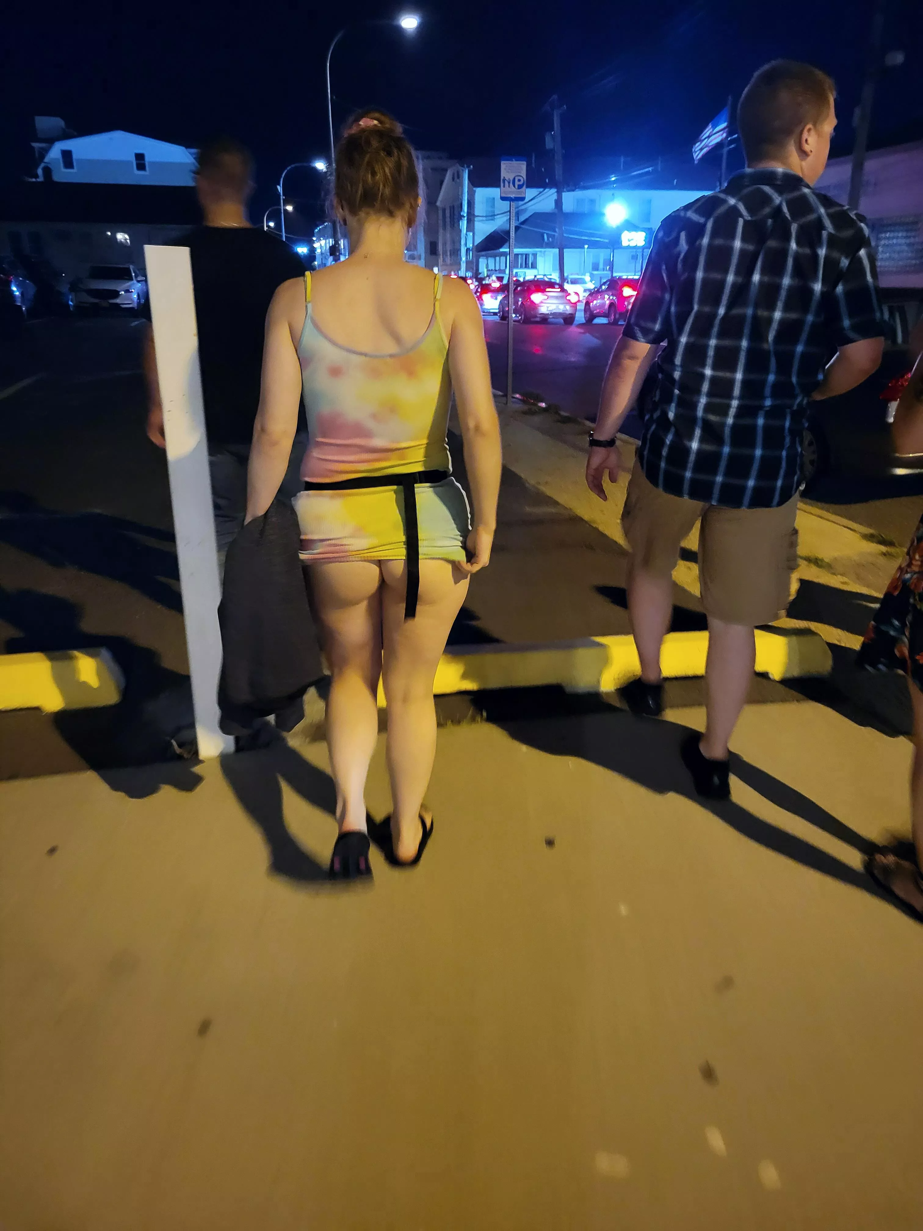 quick public booty flash