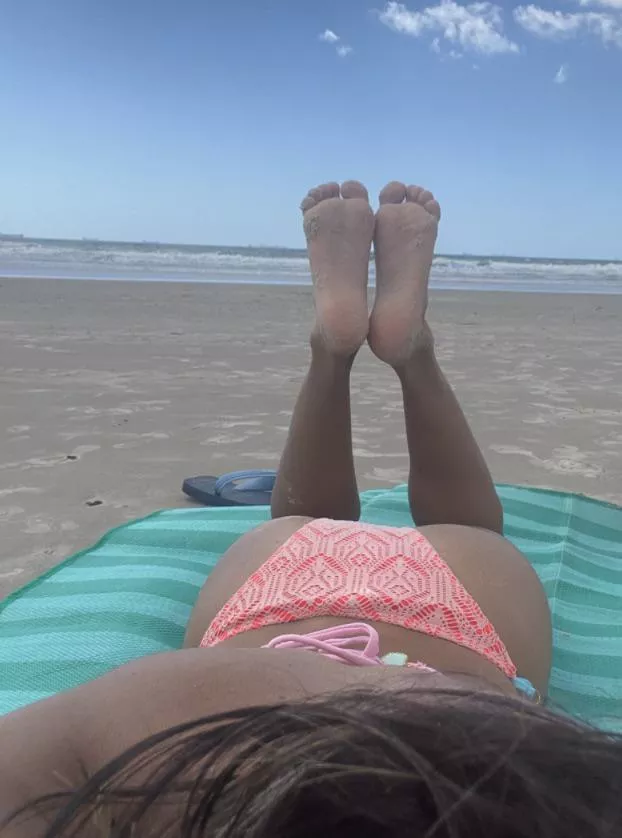 wanna help me clean my sandy feet? ;)