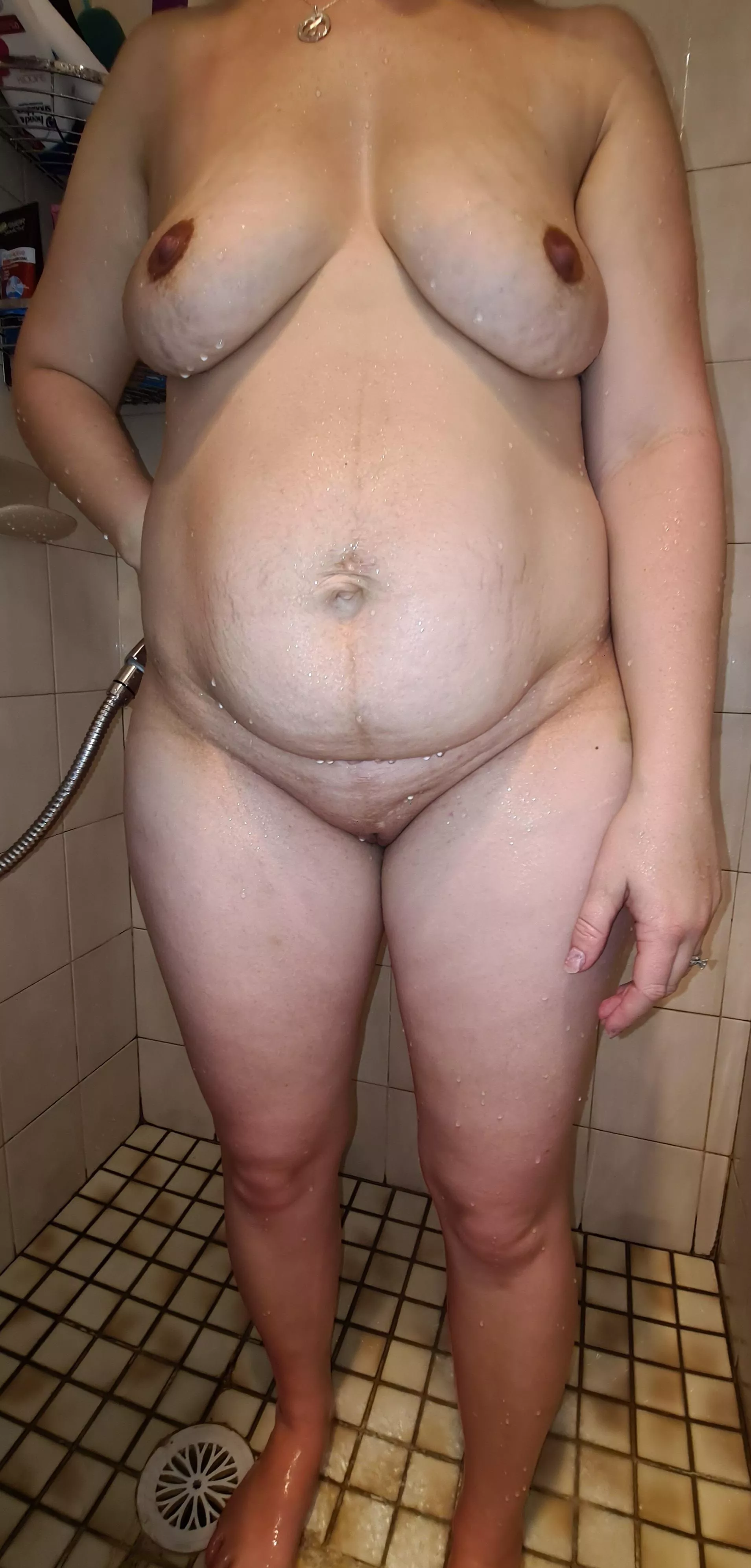 31f, 78kg, 160cm Just my mombod after having 4 kids. Still struggling to accept my body