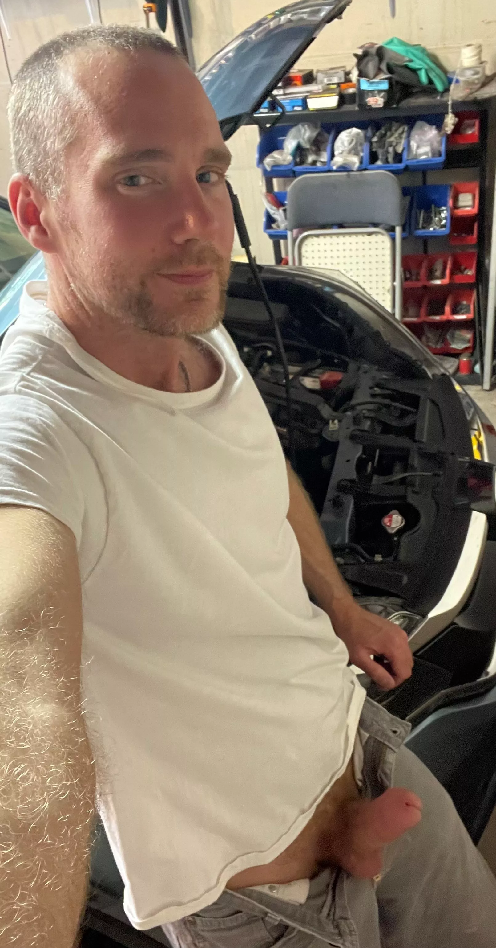 (41) I could use a hand checking the engine.