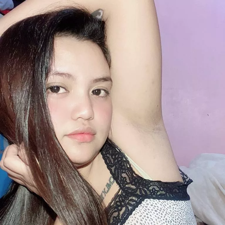 chat me for more pictures my armpit :)