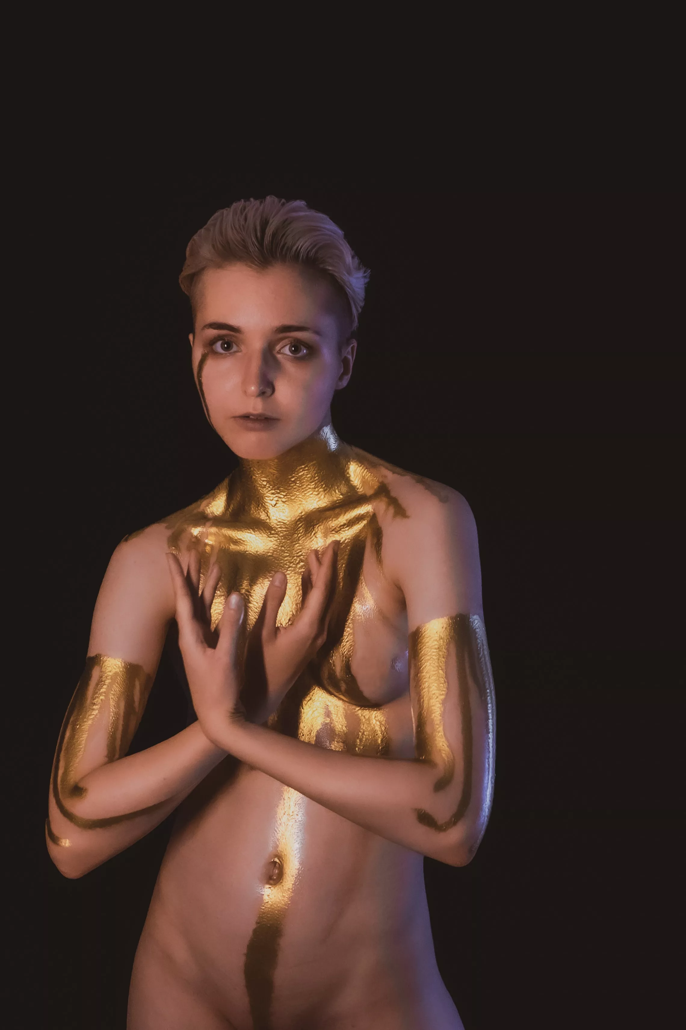 Gold dust bodypaint