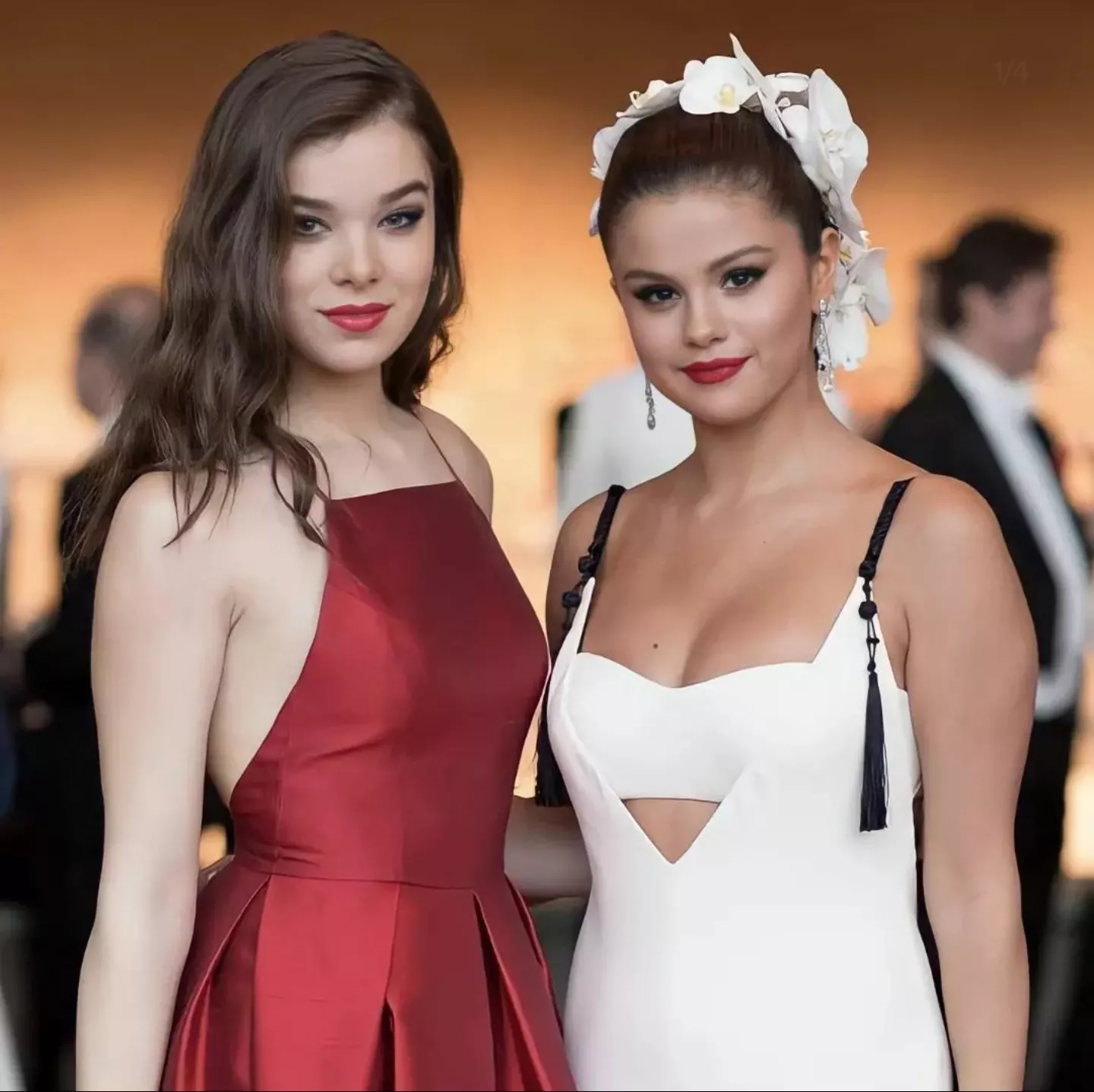 Selena Gomez & Hailee Steinfeld