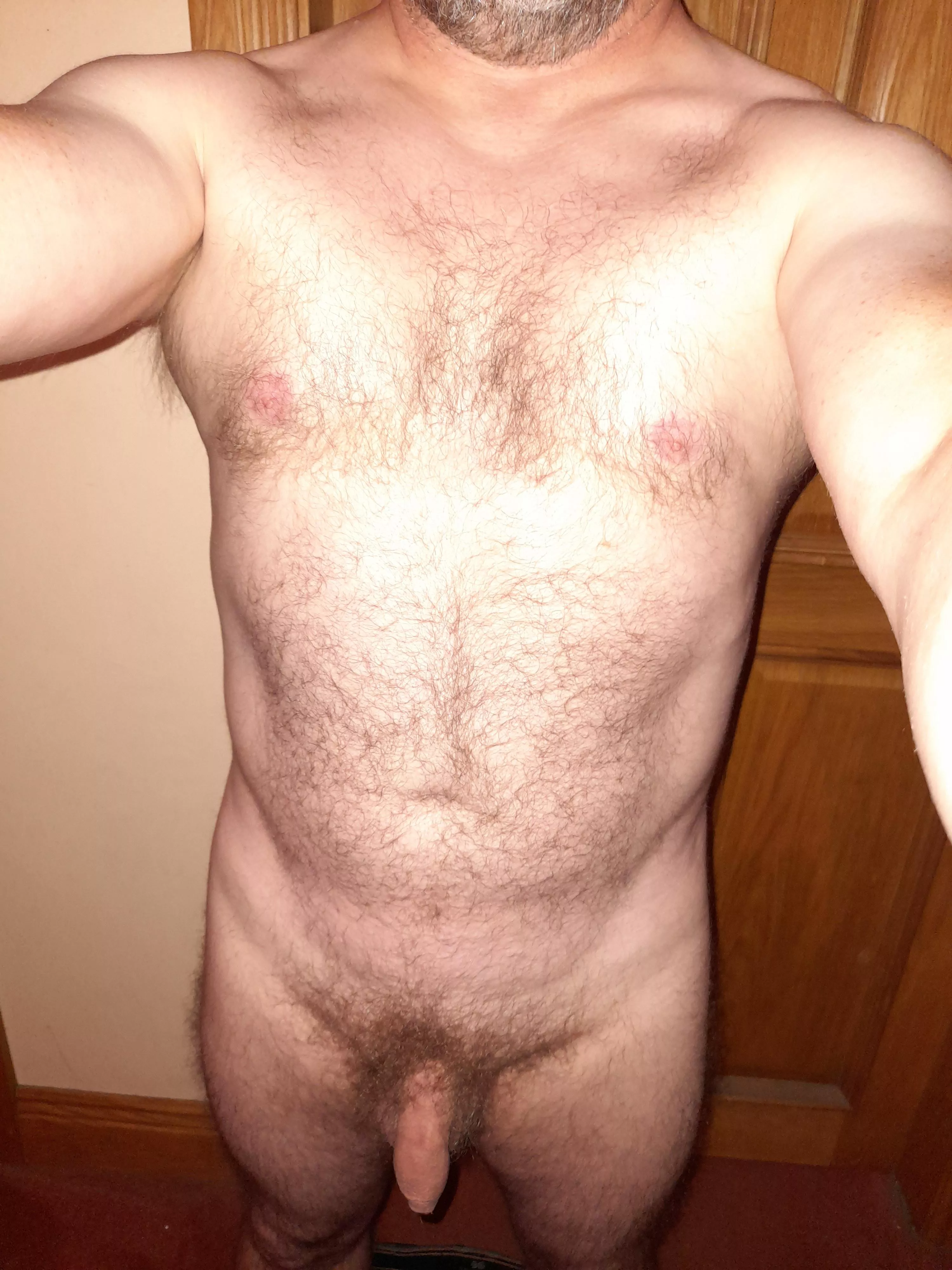 [54] hairy dad