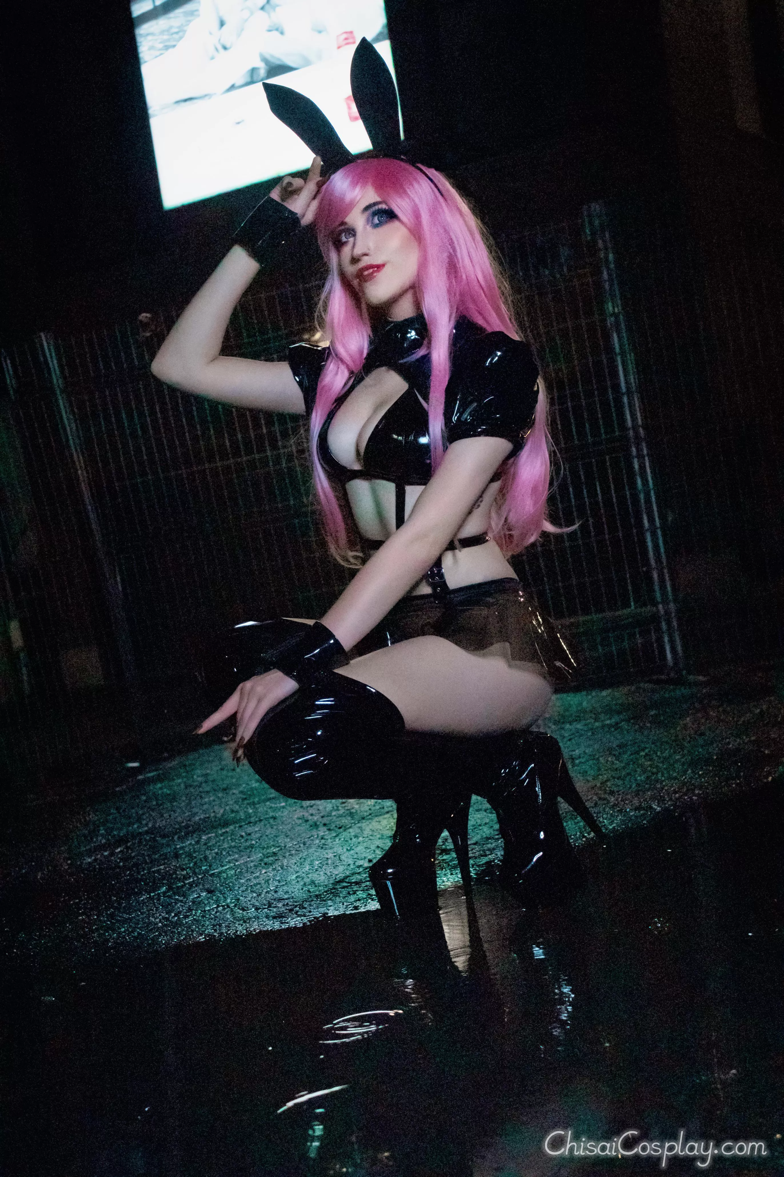 More Cyberpunk Bunnygirl! Shiny outfit and reflection shot! 🖤