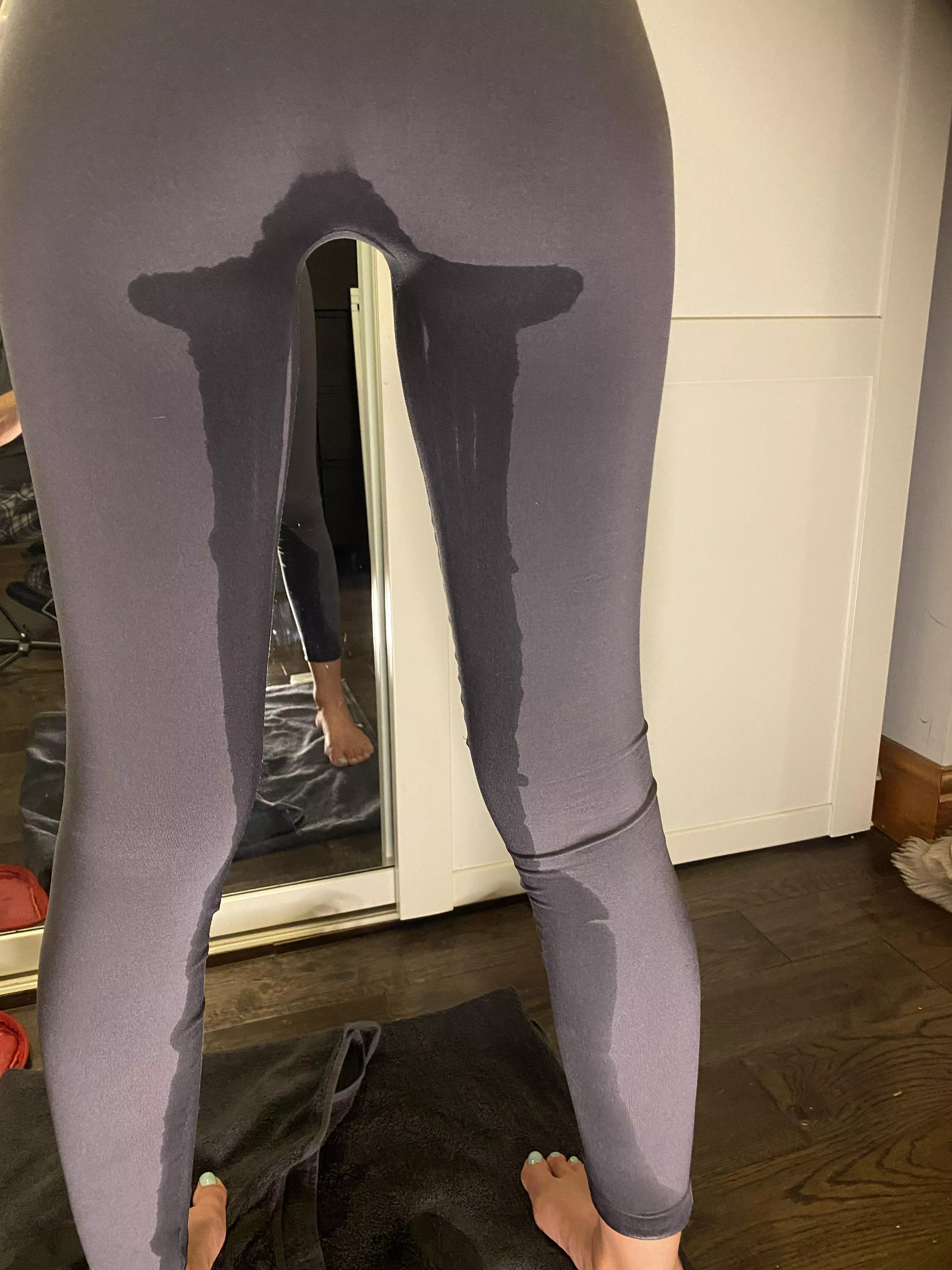 She loves to wet her yoga pants [OC] [F]