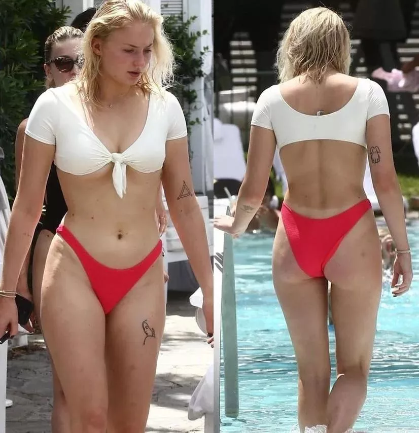 Sophie Turner thong tanline