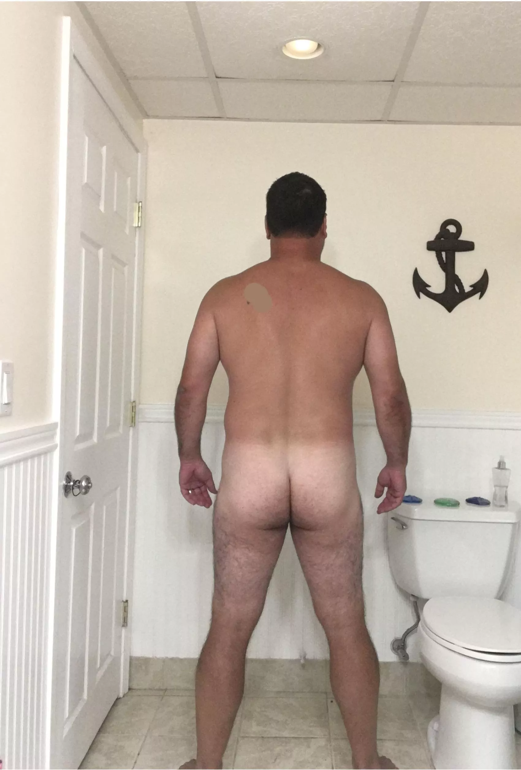 (44). How do I look from the back?