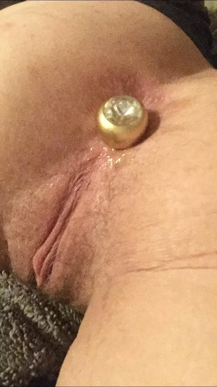 Finger my pussy while my ass is plugged up