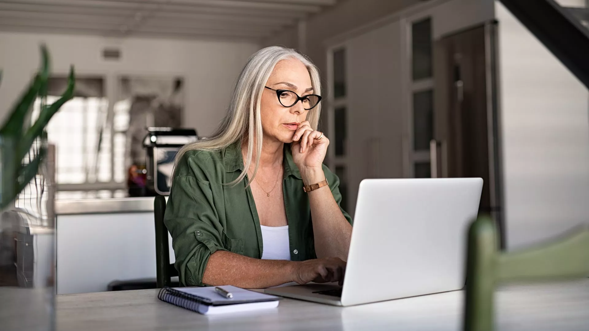 Home office gilf in glasses