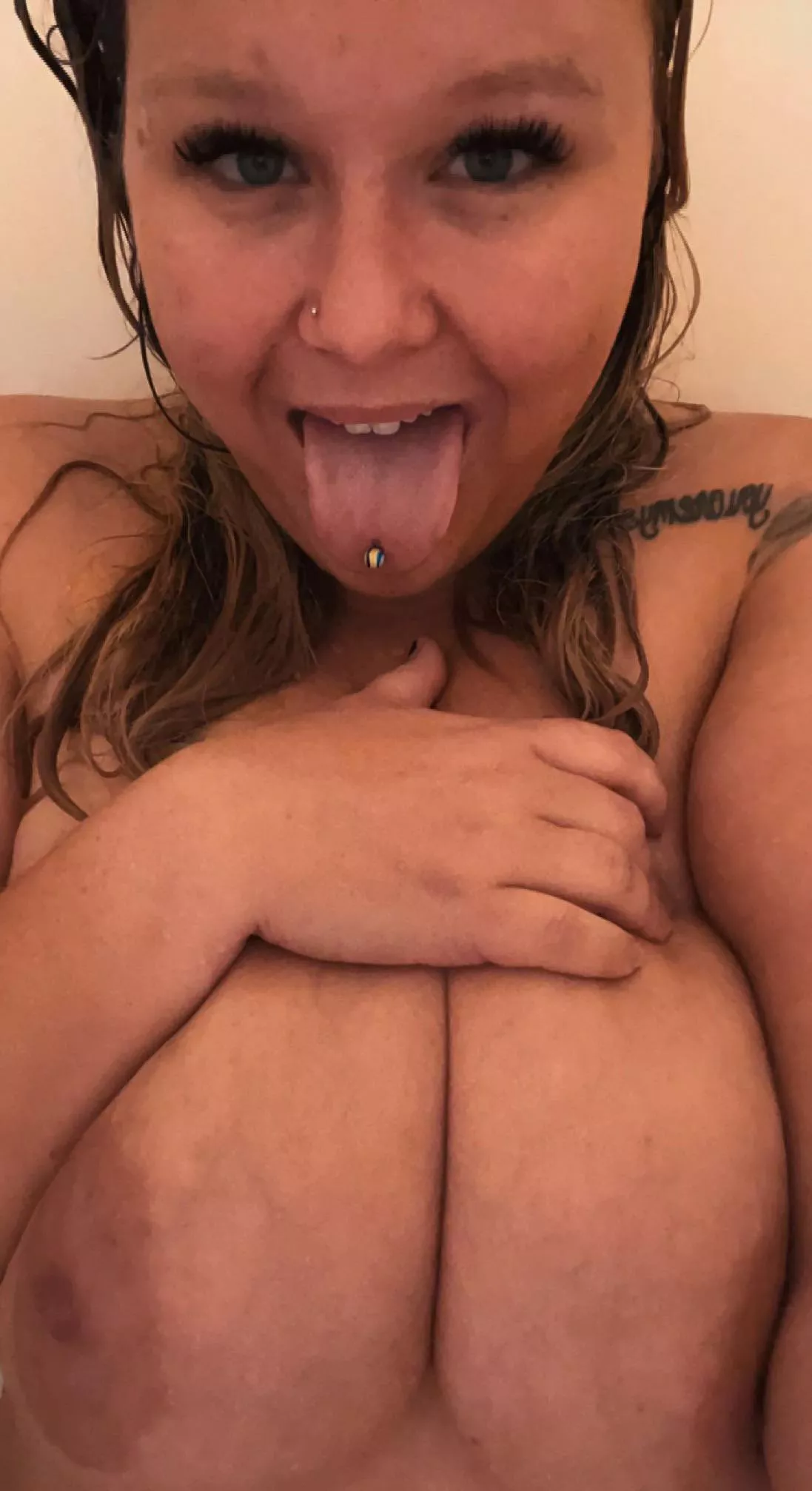 No title, just tongue and titties 😅