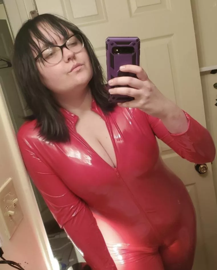 the red latex really makes my glasses pop