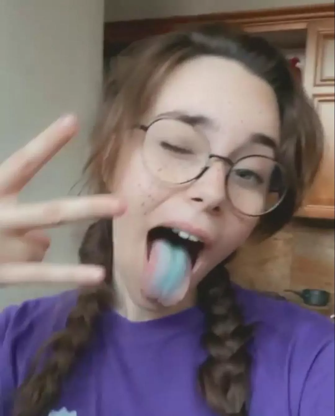 thumbs up if you would cum in her throat