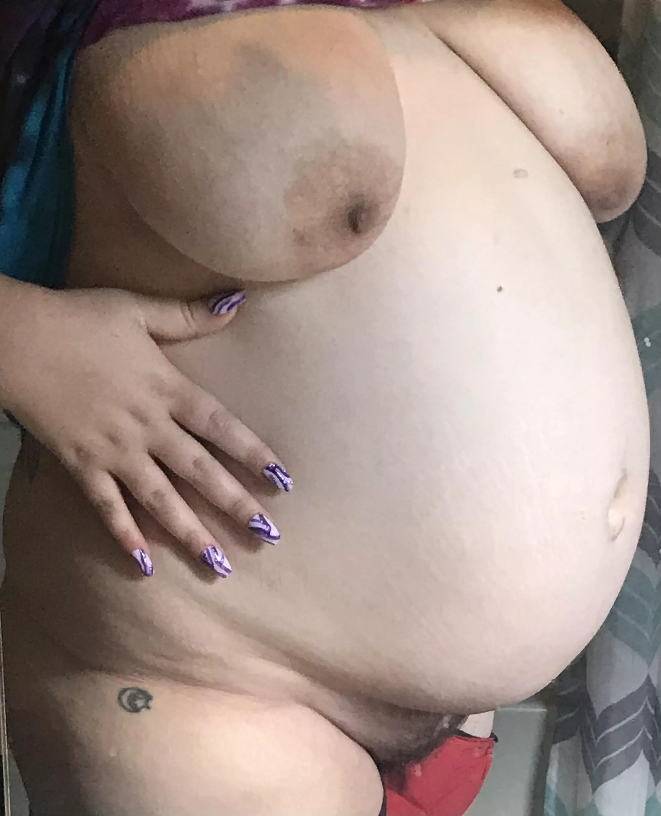 22 weeks pregnant but I still feel freaking sexy ðŸ˜œ