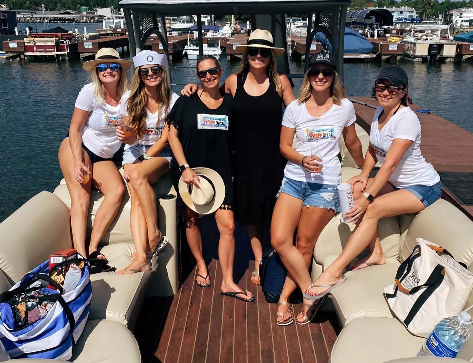 [6] Milfs on a boat, dm open