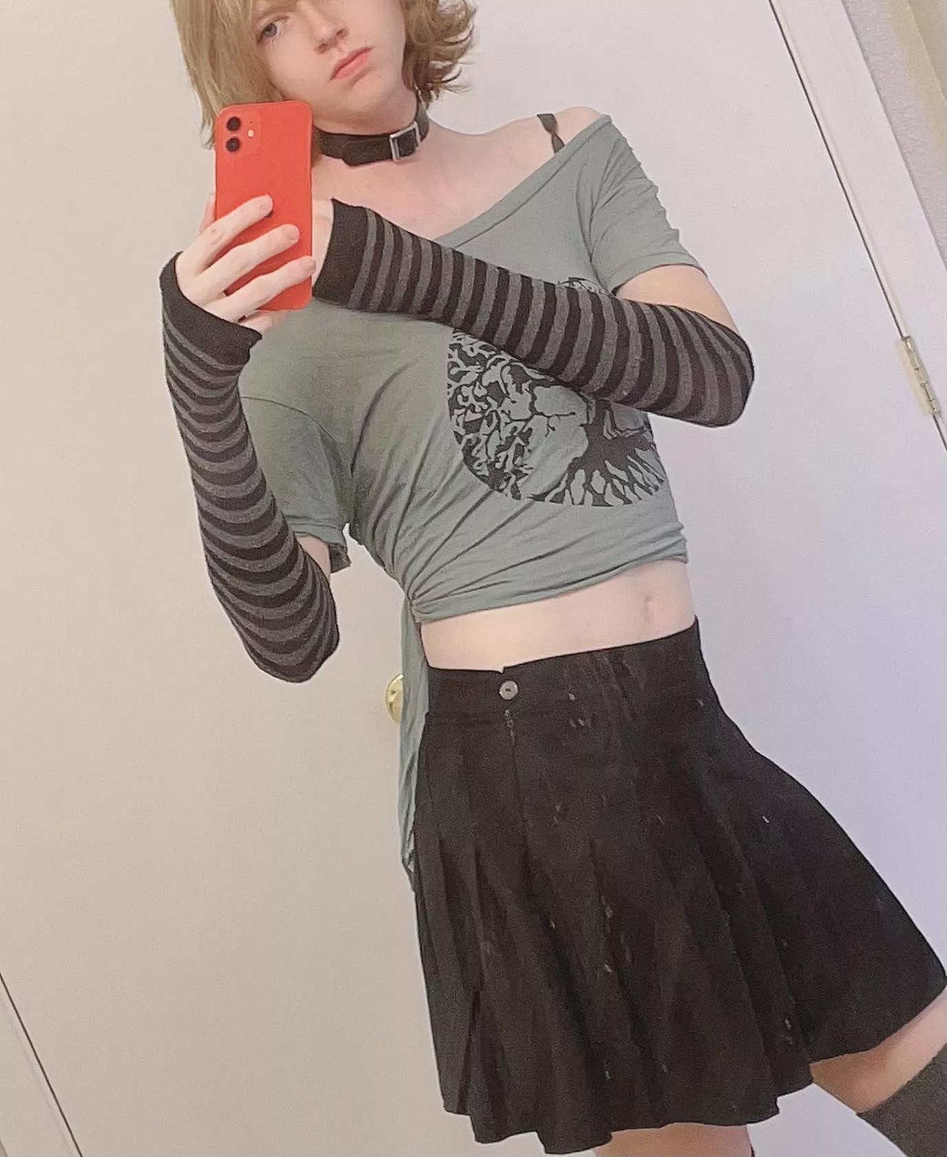 Hiya there, how’s my outfit? 💜