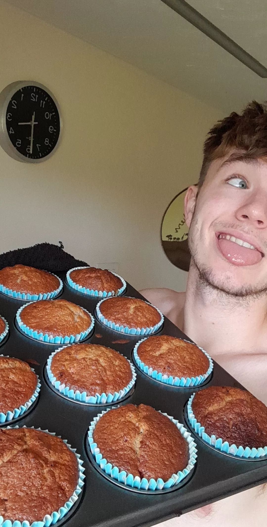 Lets go suprise the Bf with muffins 😆